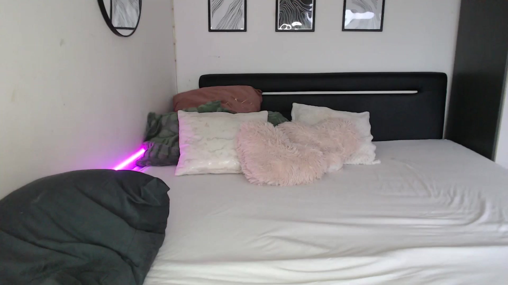 Gallery image thumbnail from Isabella_baby's myfreecams stream on, 08/30/2025, 17:24 image 15 of 20