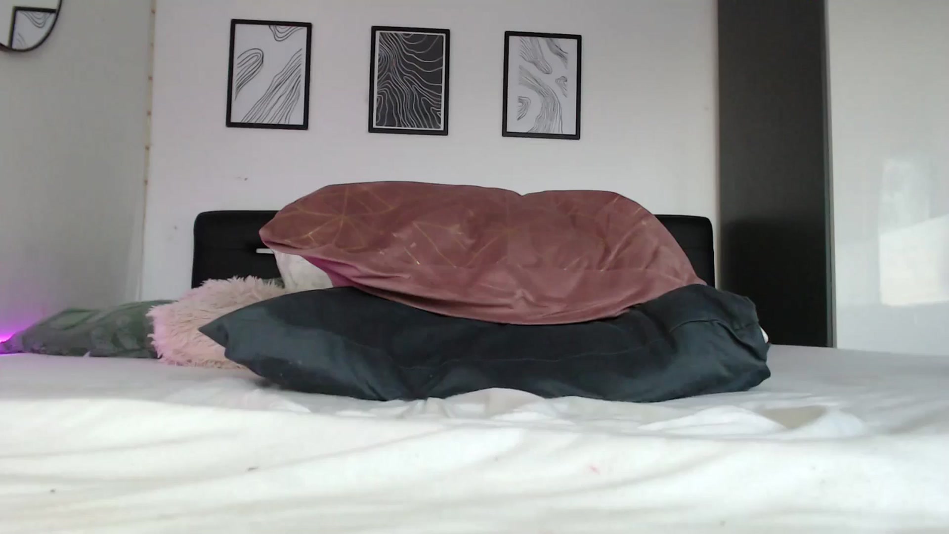 Gallery image thumbnail from Isabella_baby's myfreecams stream on, 08/31/2025, 17:30 image 17 of 20