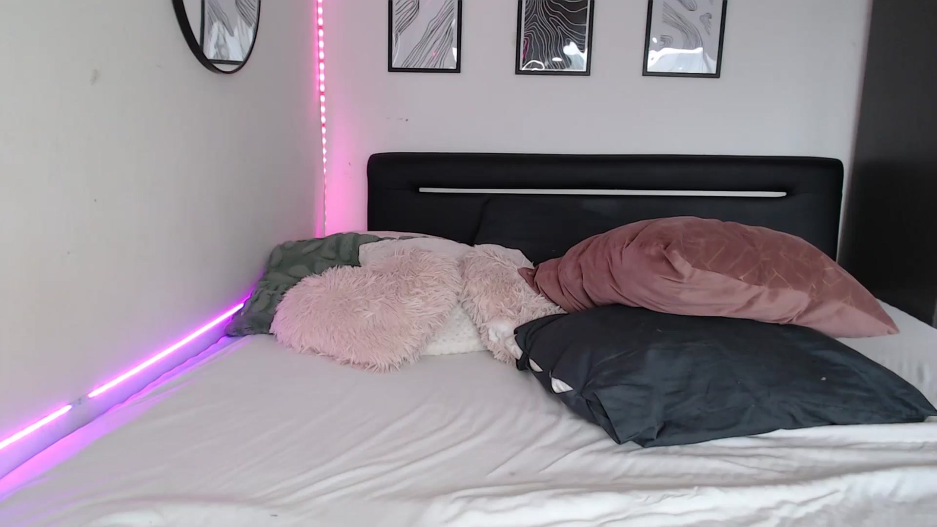 Gallery image thumbnail from Isabella_baby's myfreecams stream on, 09/02/2025, 15:33 image 17 of 20