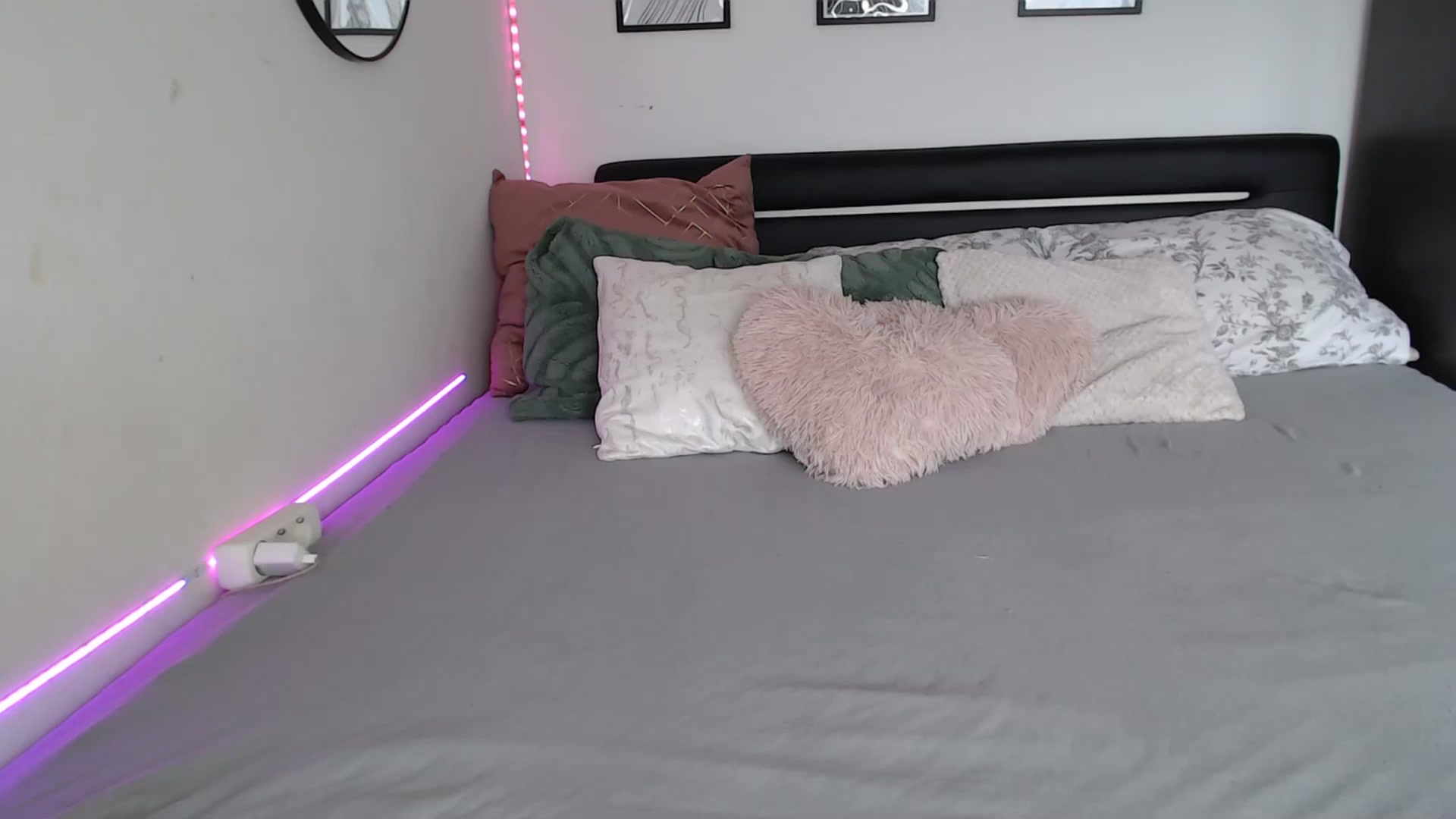 Gallery image thumbnail from Isabella_baby's myfreecams stream on, 09/07/2025, 15:58 image 5 of 20