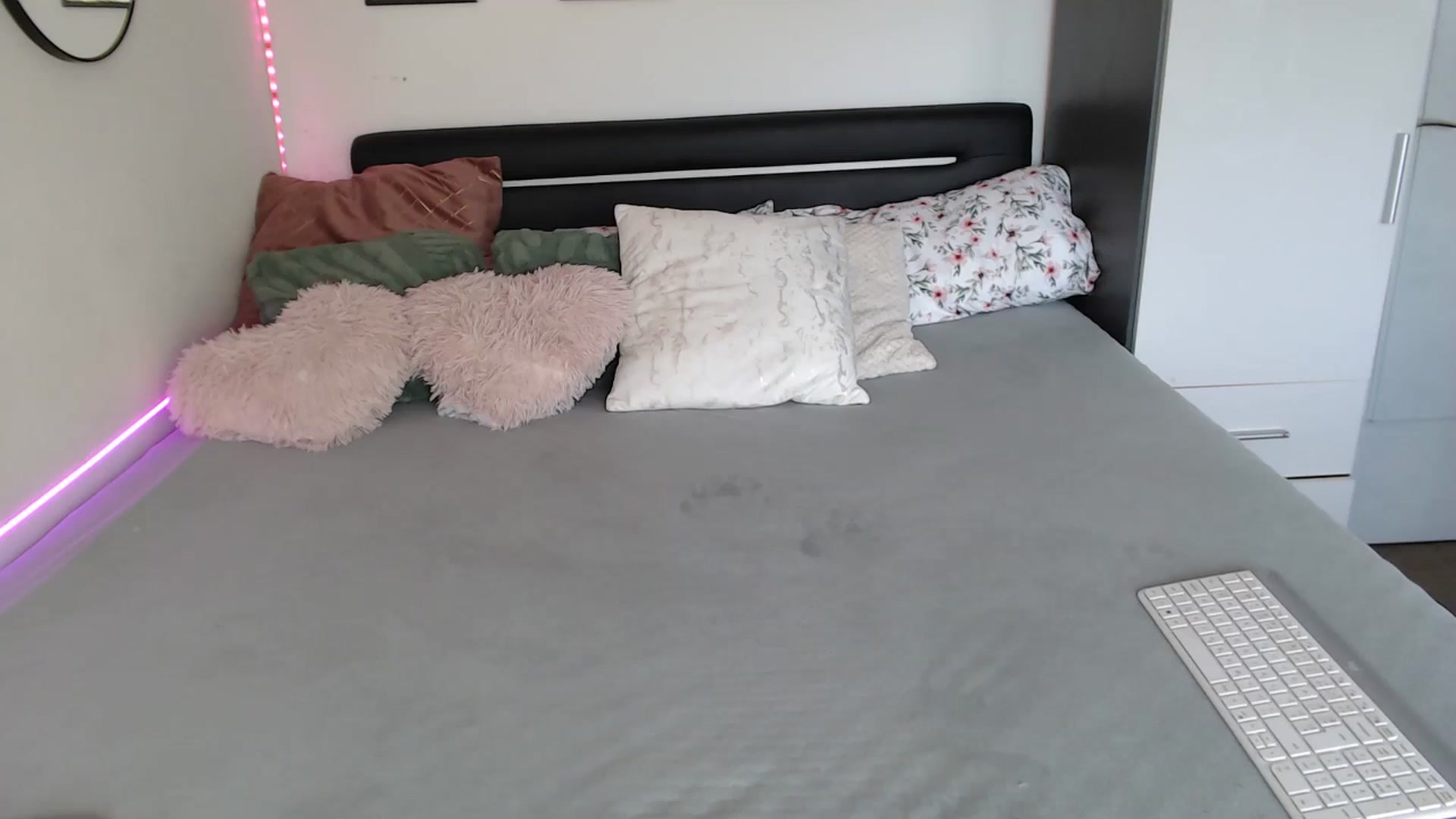 Gallery image thumbnail from Isabella_baby's myfreecams stream on, 09/14/2025, 15:04 image 18 of 20