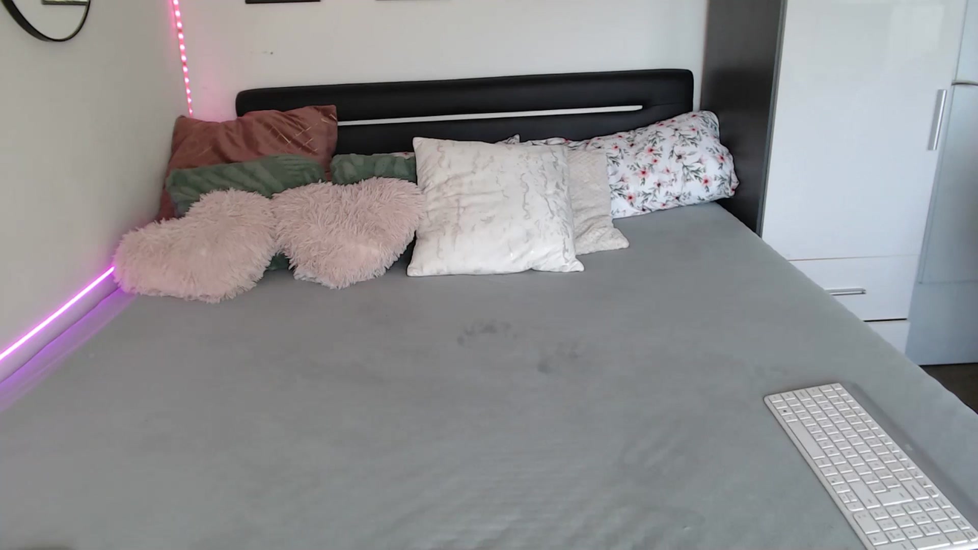 Gallery image thumbnail from Isabella_baby's myfreecams stream on, 09/14/2025, 15:04 image 17 of 20