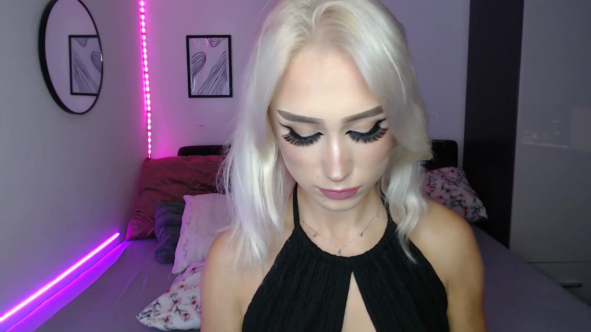 Gallery image thumbnail from Isabella_baby's myfreecams stream on, 09/15/2025, 18:04 image 20 of 20