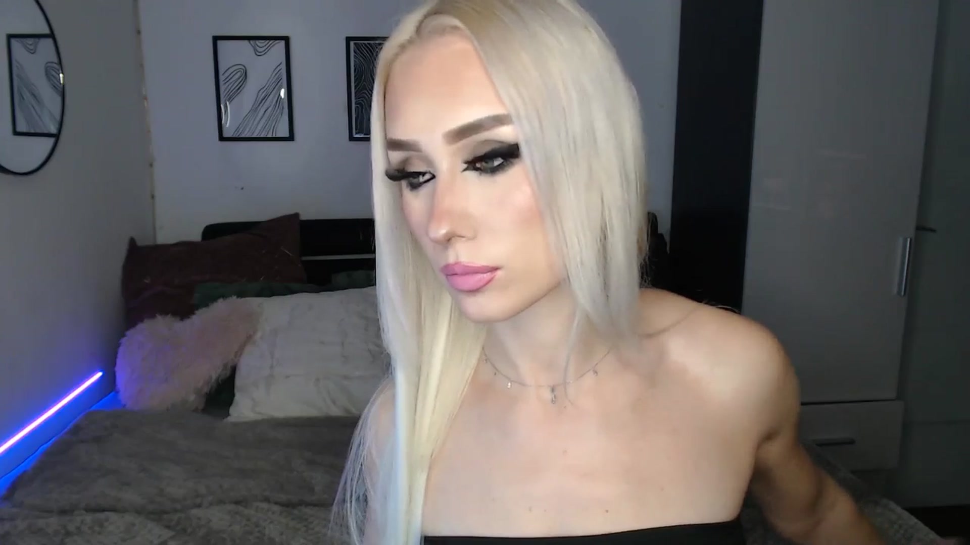 Gallery image thumbnail from Isabella_baby's myfreecams stream on, 09/27/2025, 24:57 image 2 of 20