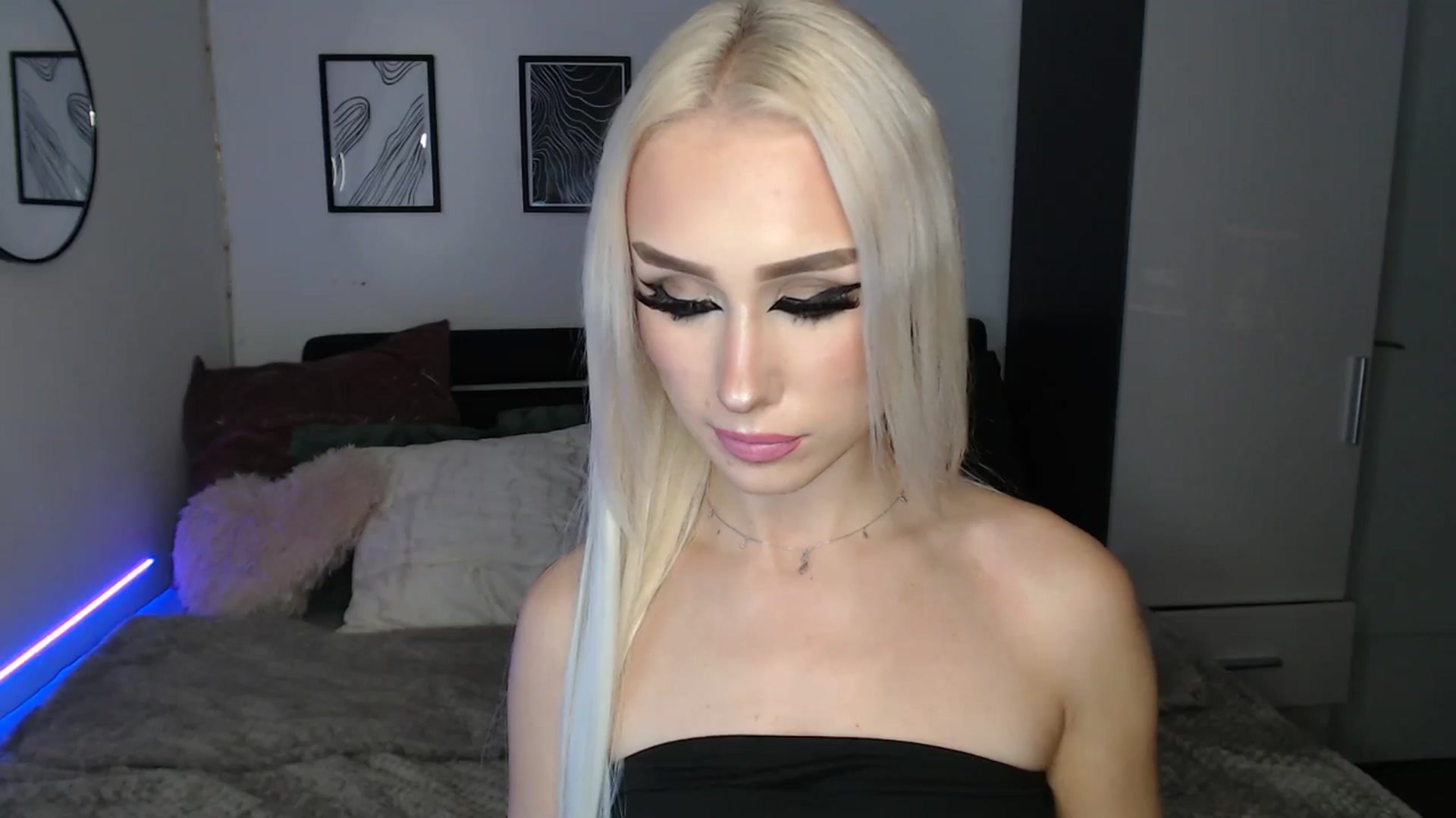 Gallery image thumbnail from Isabella_baby's myfreecams stream on, 09/27/2025, 24:57 image 10 of 20