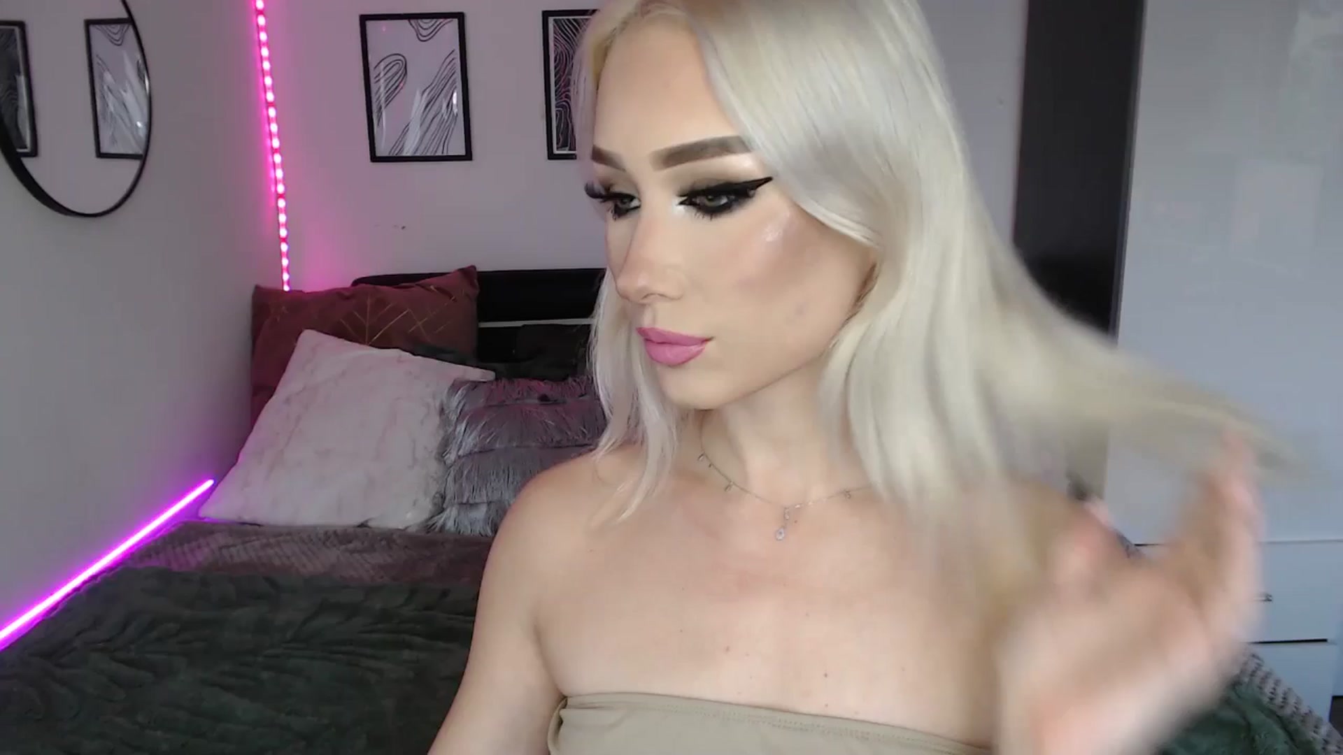 Gallery image thumbnail from Isabella_baby's myfreecams stream on, 09/28/2025, 16:55 image 1 of 20