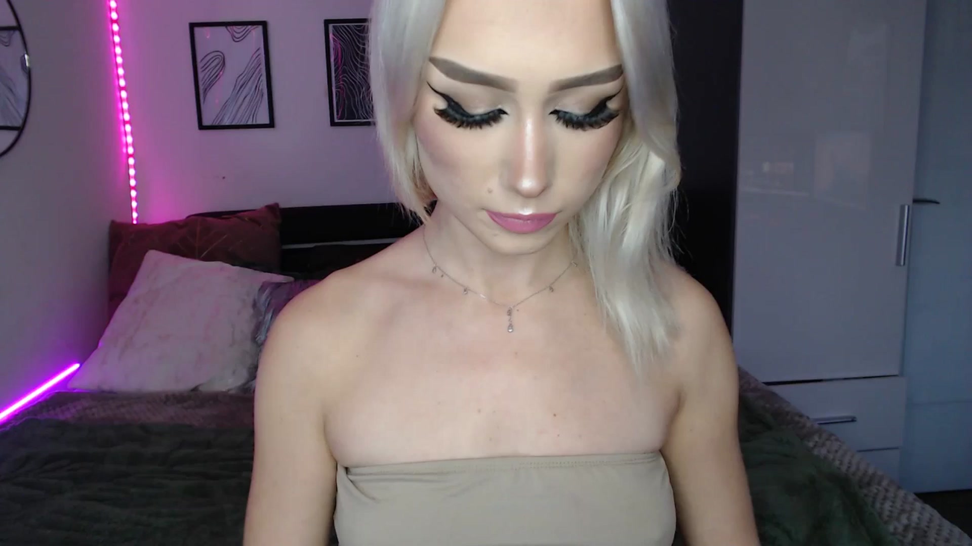 Gallery image thumbnail from Isabella_baby's myfreecams stream on, 09/28/2025, 16:55 image 18 of 20