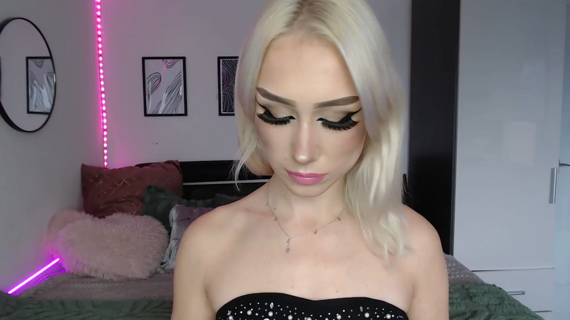 Gallery image thumbnail from Isabella_baby's myfreecams stream on, 09/29/2025, 16:13 image 11 of 20