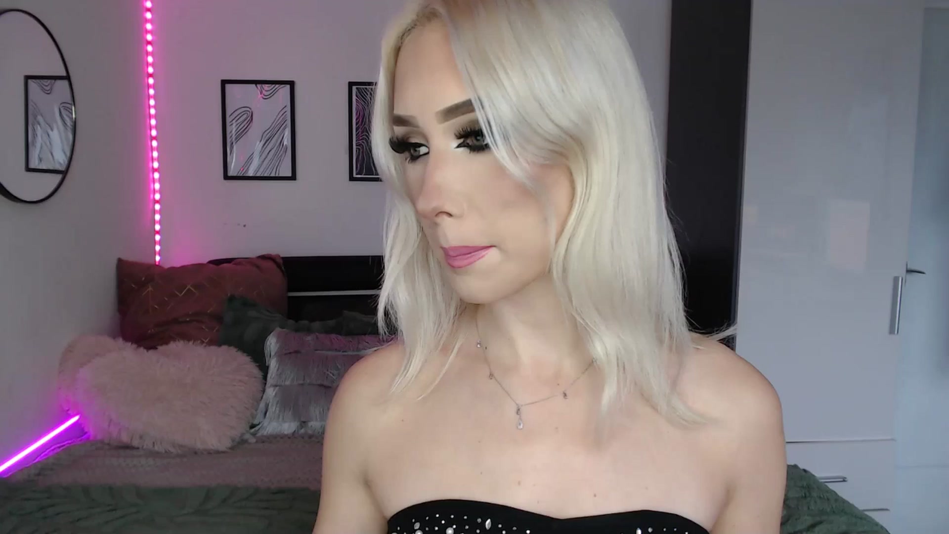 Gallery image thumbnail from Isabella_baby's myfreecams stream on, 09/29/2025, 16:13 image 19 of 20