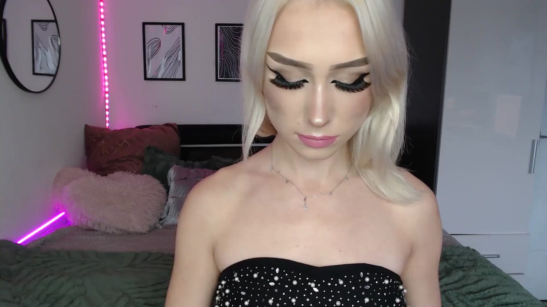 Gallery image thumbnail from Isabella_baby's myfreecams stream on, 09/29/2025, 16:13 image 20 of 20