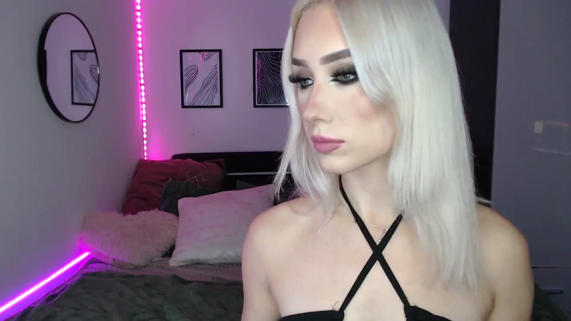 Gallery image thumbnail from Isabella_baby's myfreecams stream on, 09/30/2025, 17:27 image 11 of 20