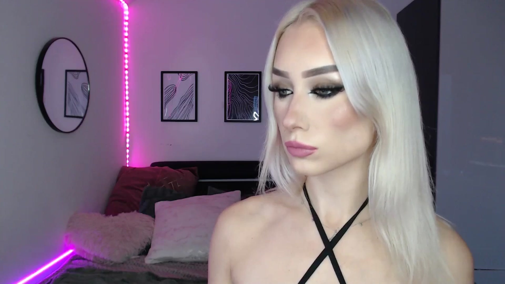 Gallery image thumbnail from Isabella_baby's myfreecams stream on, 09/30/2025, 17:27 image 5 of 20