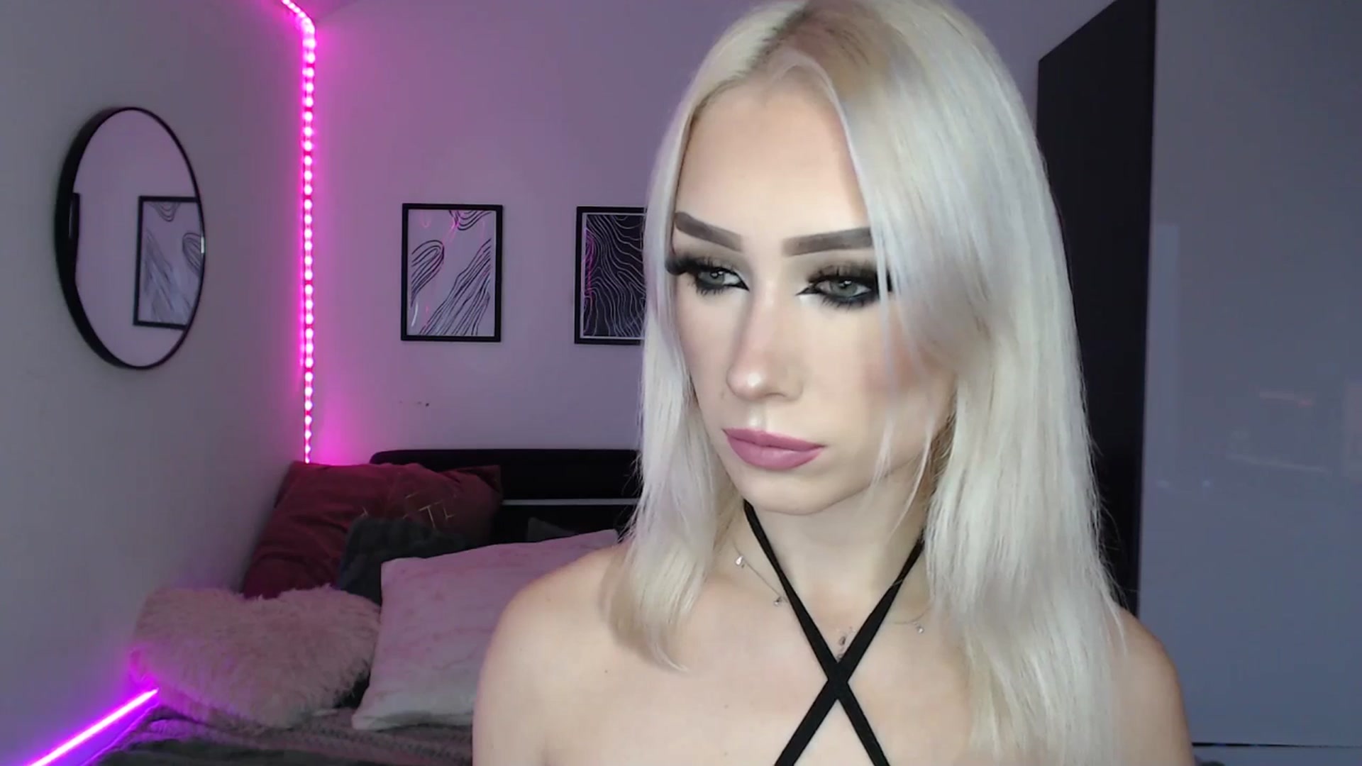 Gallery image thumbnail from Isabella_baby's myfreecams stream on, 09/30/2025, 17:27 image 2 of 20