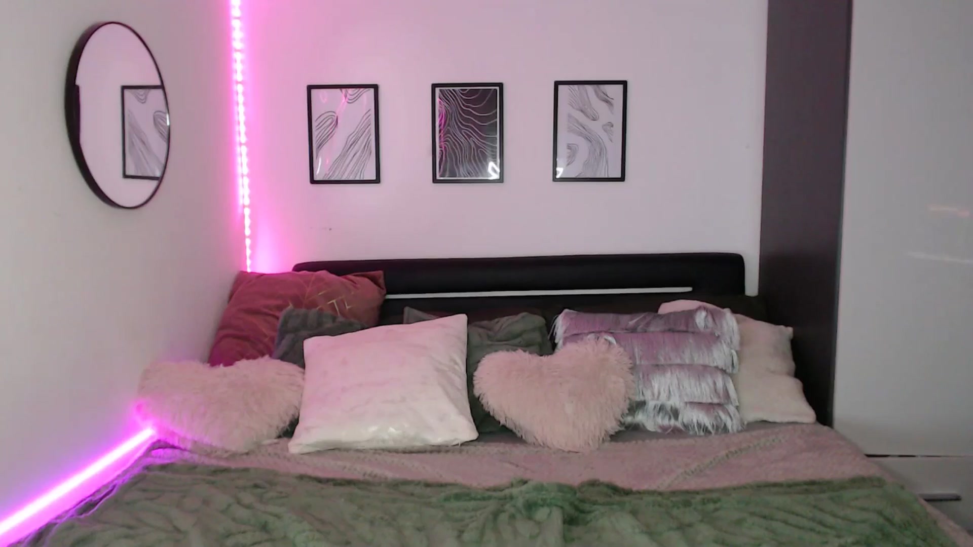 Gallery image thumbnail from Isabella_baby's myfreecams stream on, 09/30/2025, 17:27 image 15 of 20