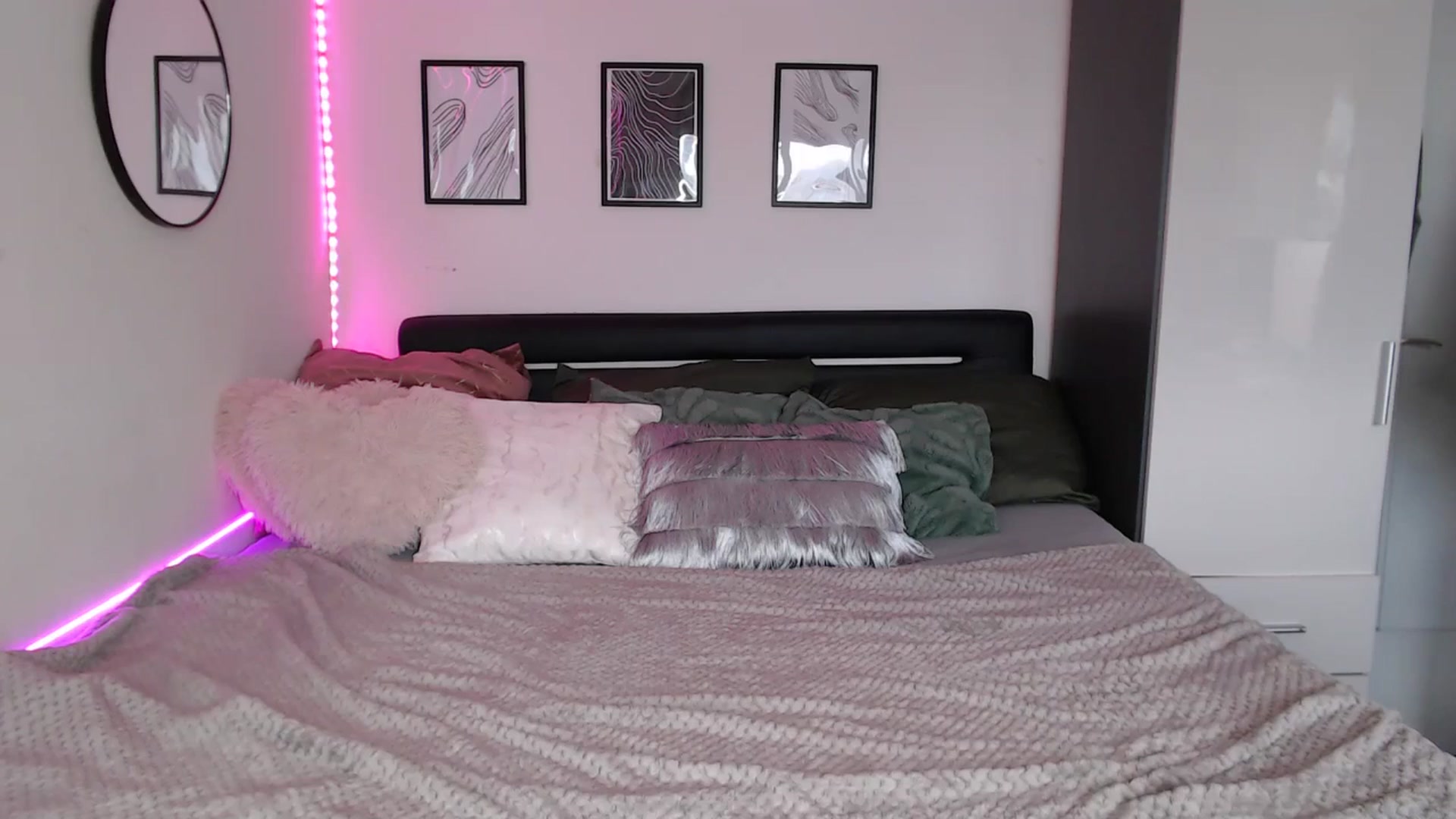 Gallery image thumbnail from Isabella_baby's myfreecams stream on, 10/02/2025, 14:32 image 17 of 20