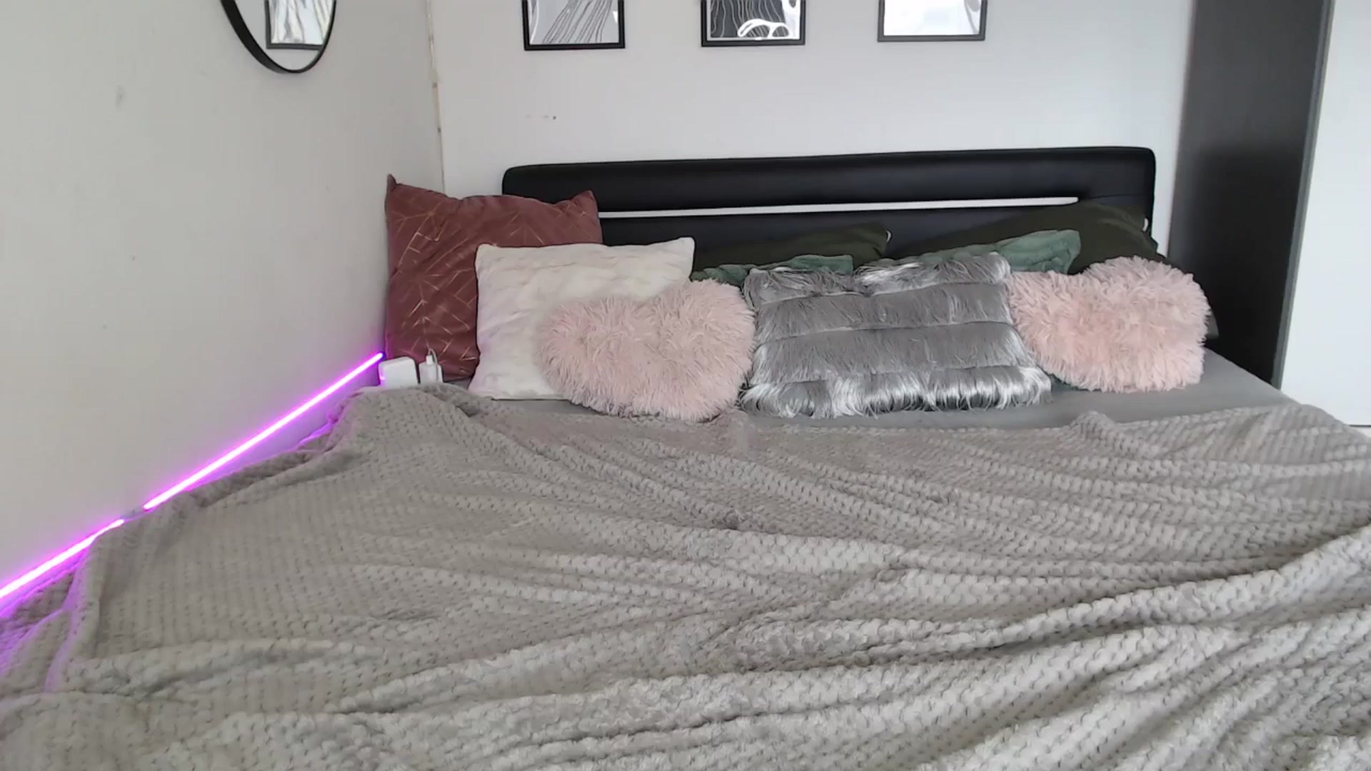 Gallery image thumbnail from Isabella_baby's myfreecams stream on, 10/16/2025, 14:41 image 12 of 20