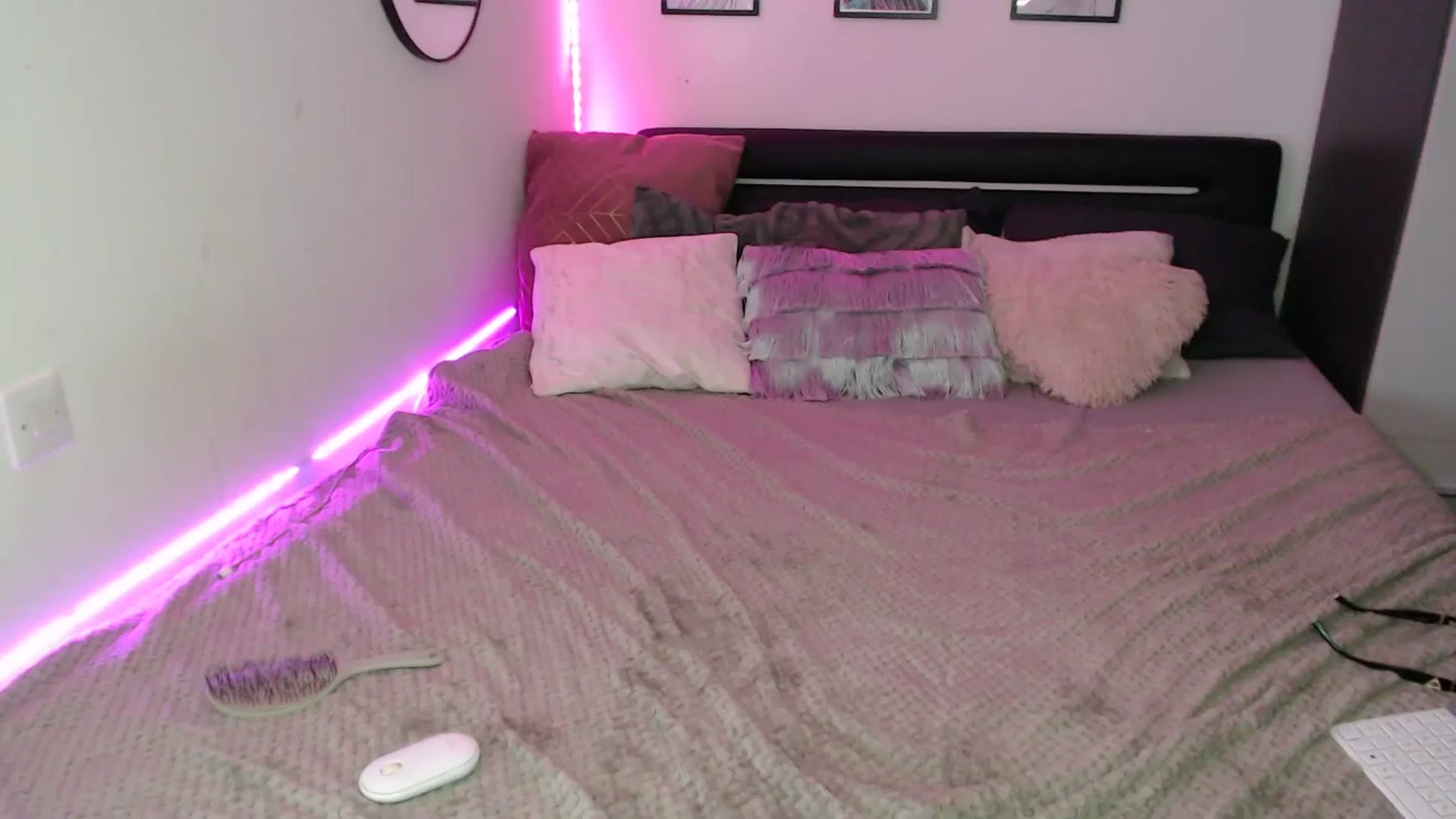 Gallery image thumbnail from Isabella_baby's myfreecams stream on, 10/26/2025, 17:58 image 11 of 20