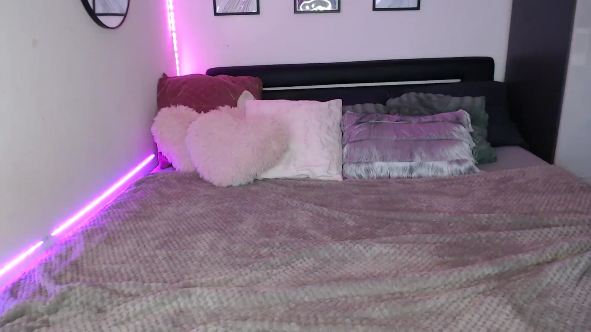 Gallery image thumbnail from Isabella_baby's myfreecams stream on, 11/05/2025, 16:31 image 6 of 20