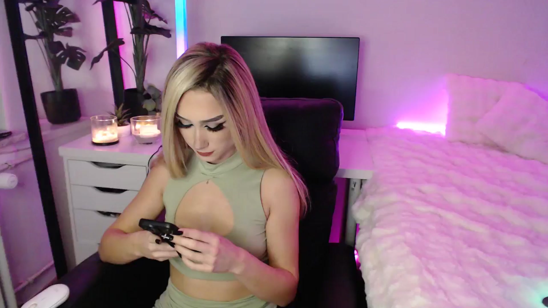 Gallery image thumbnail from Isabella_baby's myfreecams stream on, 11/10/2025, 16:06 image 8 of 20