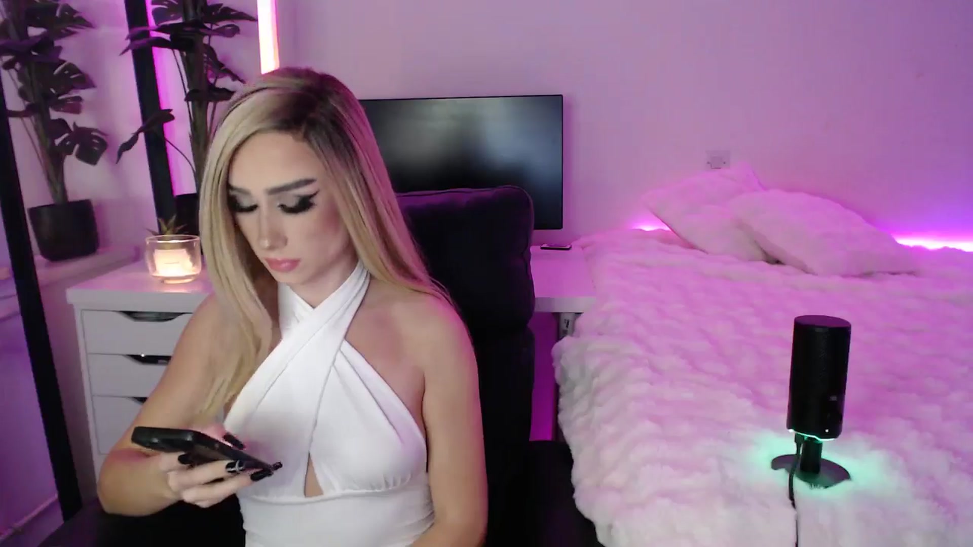 Gallery image thumbnail from Isabella_baby's myfreecams stream on, 11/11/2025, 15:22 image 5 of 20