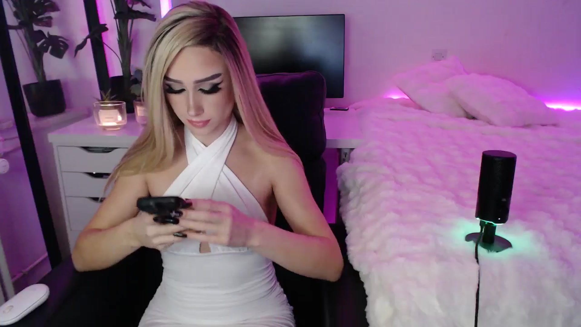 Gallery image thumbnail from Isabella_baby's myfreecams stream on, 11/11/2025, 15:22 image 2 of 20