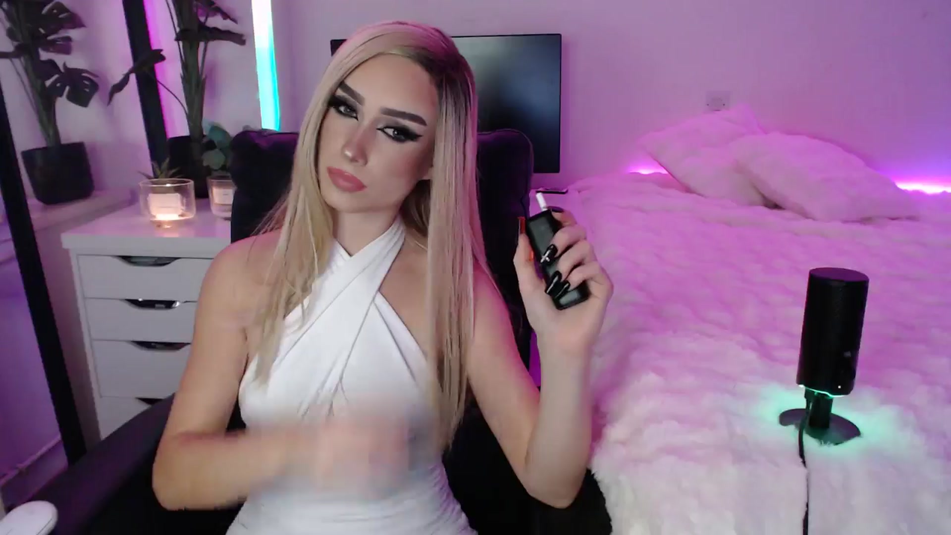 Gallery image thumbnail from Isabella_baby's myfreecams stream on, 11/11/2025, 15:22 image 16 of 20