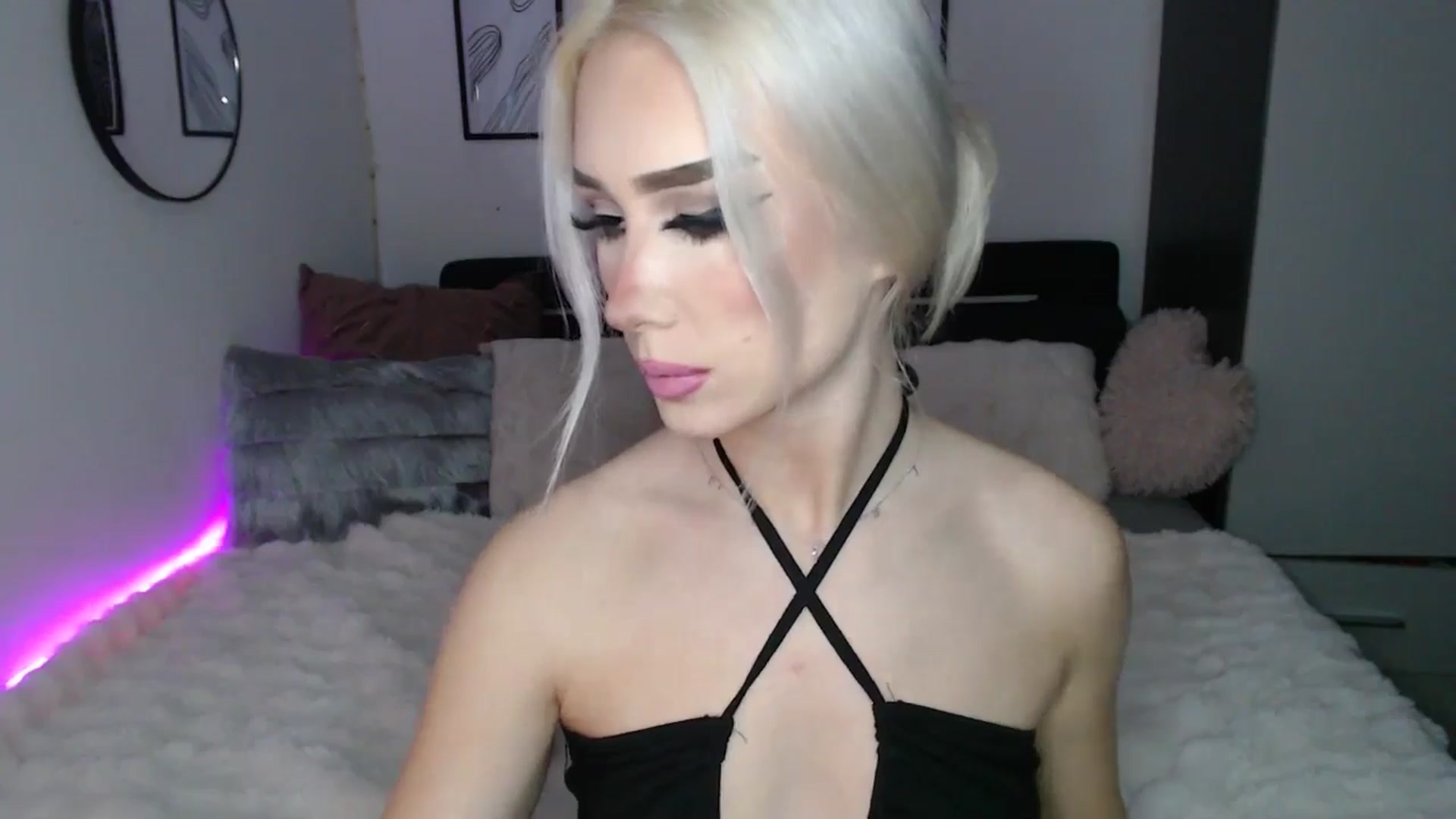 Gallery image thumbnail from Isabella_baby's myfreecams stream on, 12/27/2025, 02:00 image 19 of 20