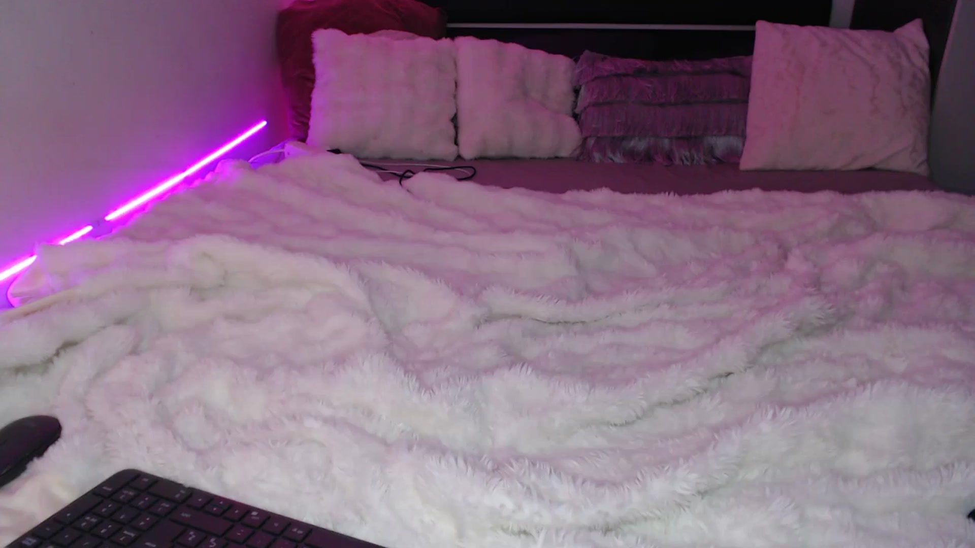 Gallery image thumbnail from Isabella_baby's myfreecams stream on, 01/18/2026, 17:55 image 11 of 20