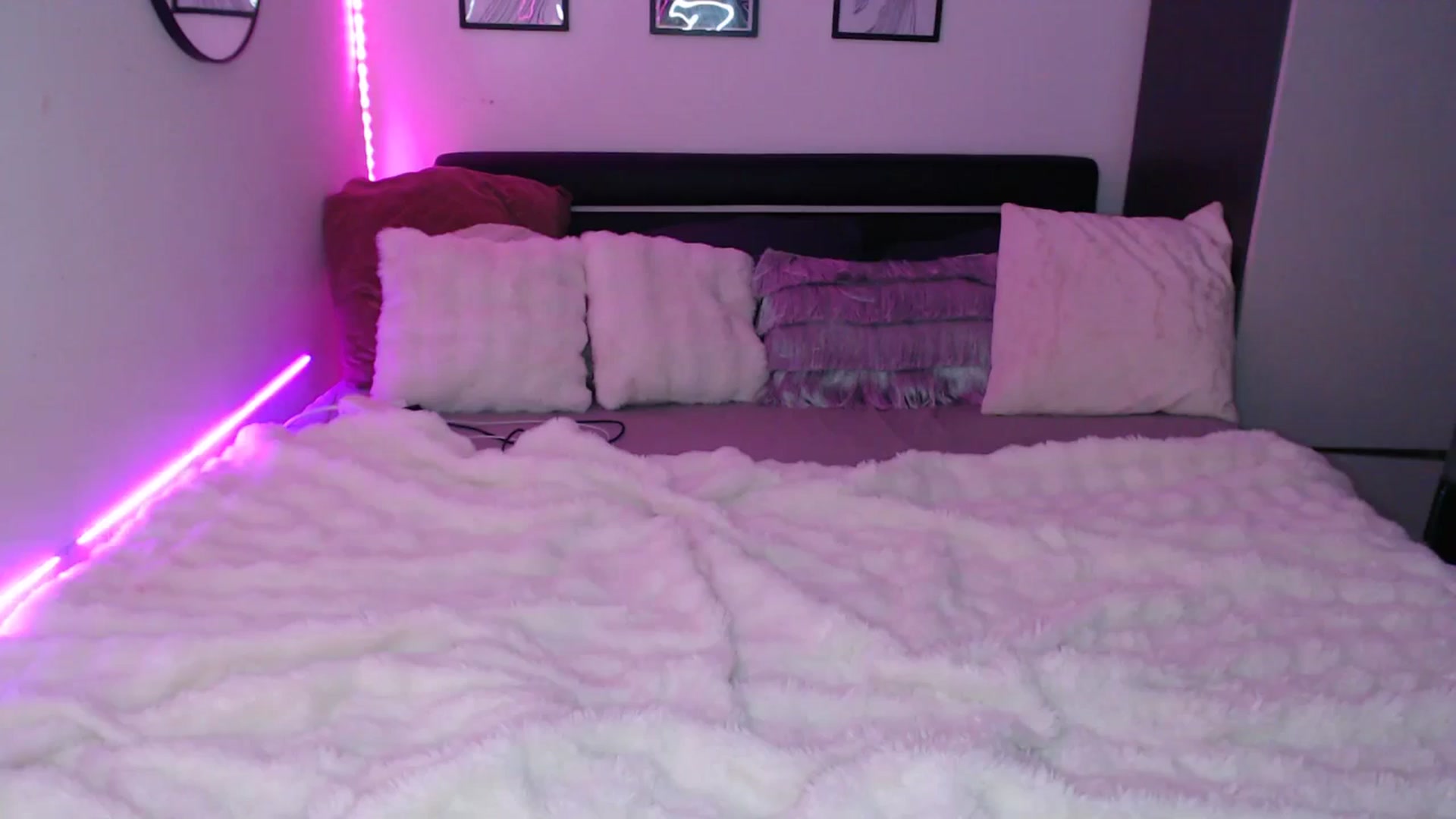 Gallery image thumbnail from Isabella_baby's myfreecams stream on, 01/18/2026, 17:55 image 6 of 20