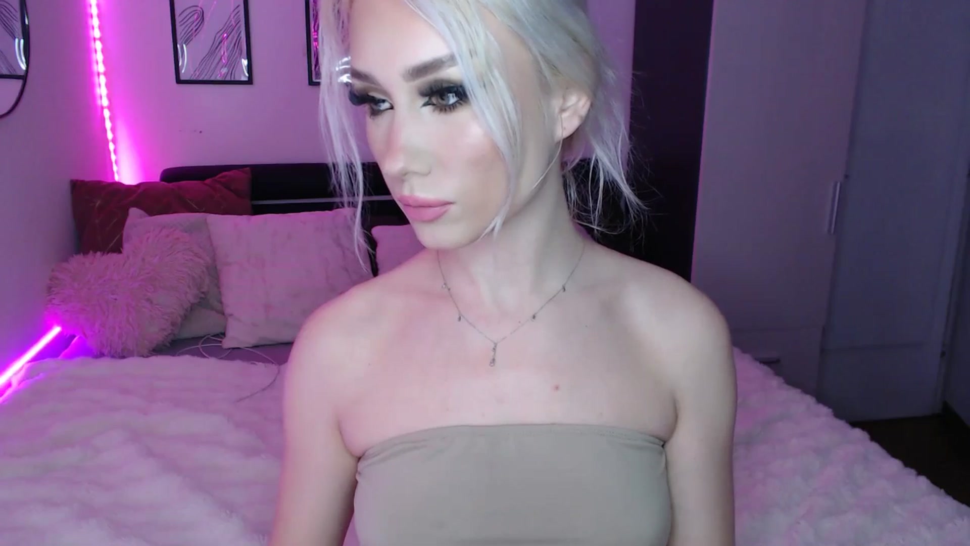 Gallery image thumbnail from Isabella_baby's myfreecams stream on, 03/08/2026, 20:27 image 5 of 20