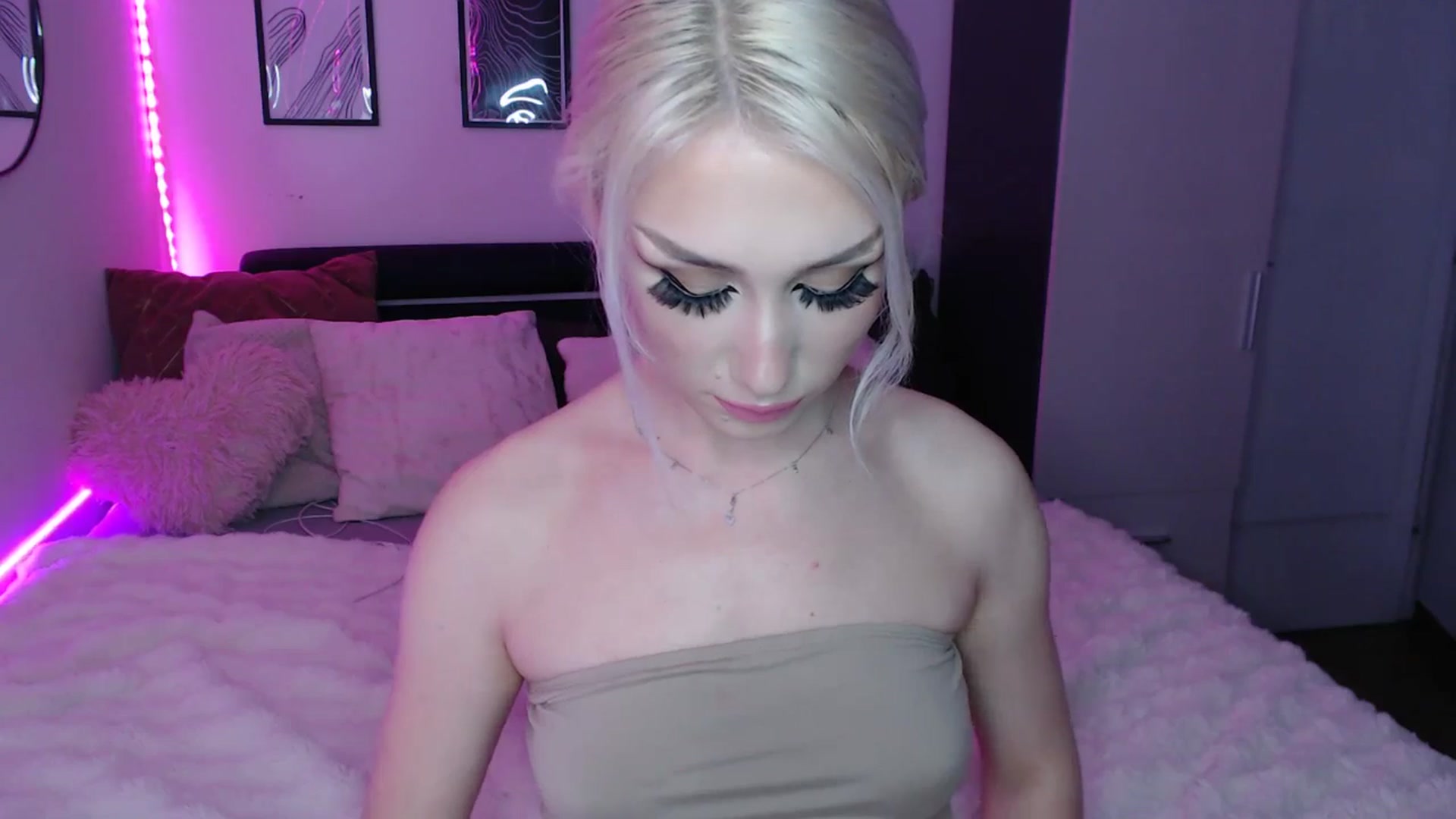 Gallery image thumbnail from Isabella_baby's myfreecams stream on, 03/08/2026, 20:27 image 20 of 20