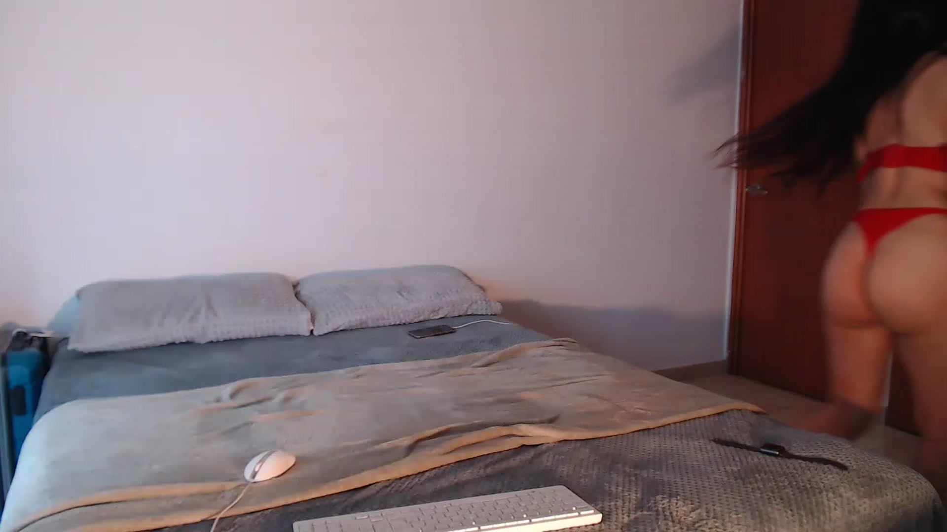 Gallery image thumbnail from Isabellaclark's myfreecams stream on, 07/17/2023, 17:15 image 6 of 20