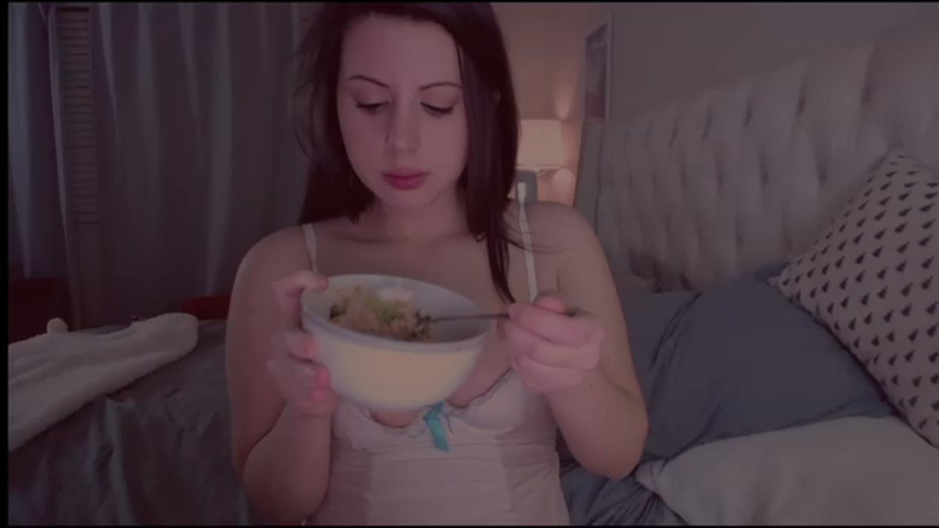 Gallery image thumbnail from Isabelle's myfreecams stream on, 12/05/2022, 10:18 image 6 of 20