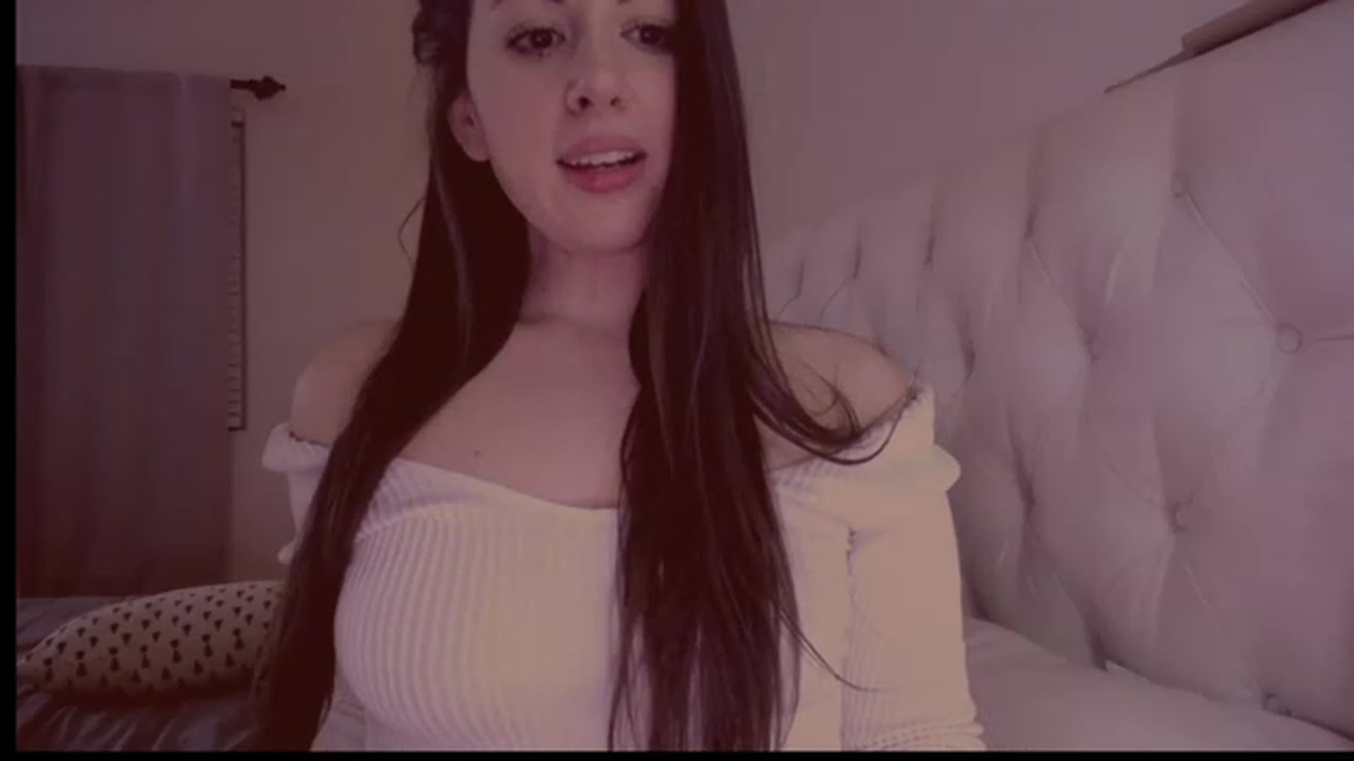 Gallery image thumbnail from Isabelle's myfreecams stream on, 12/16/2022, 04:39 image 17 of 20