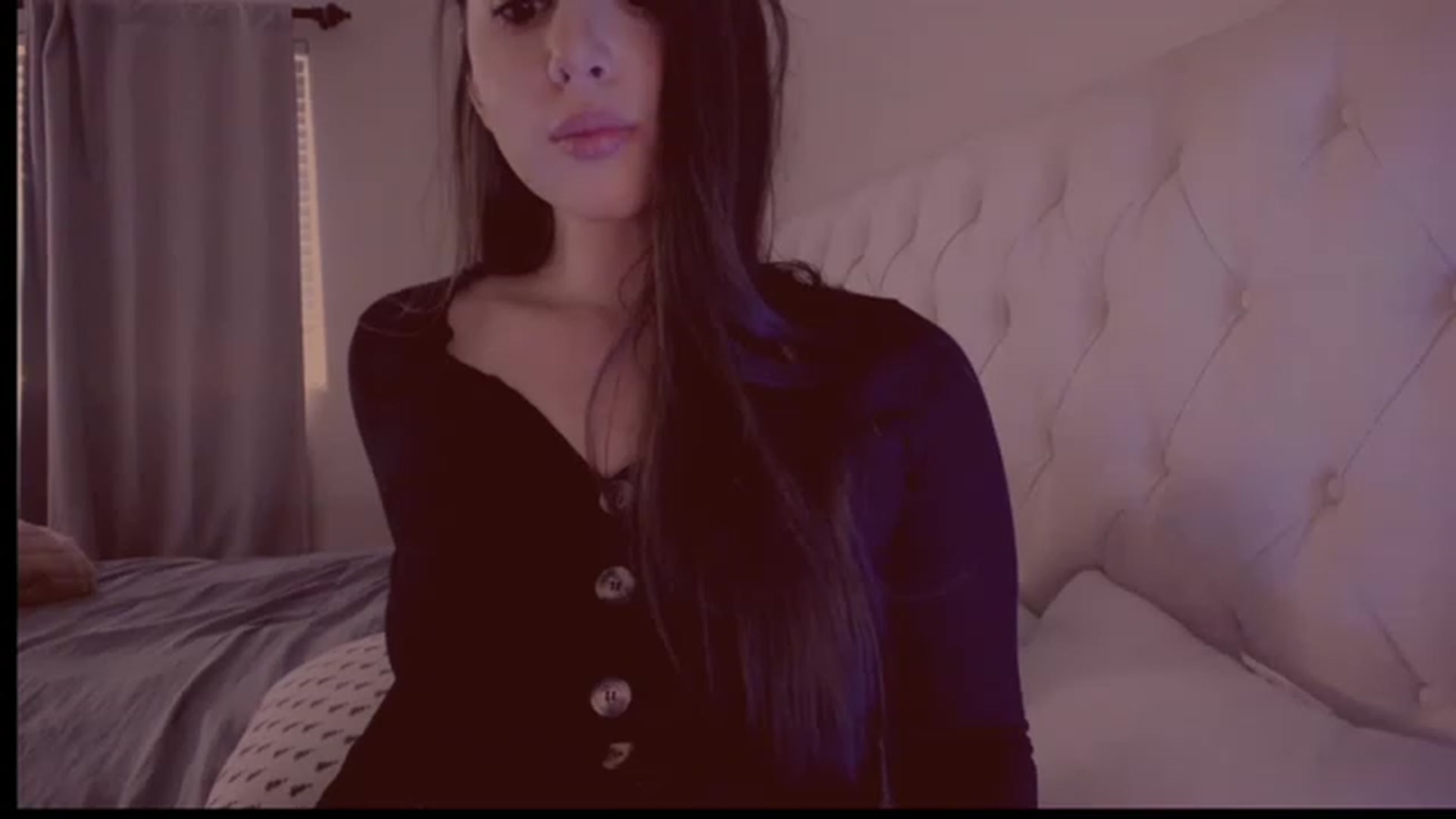 Gallery image thumbnail from Isabelle's myfreecams stream on, 12/17/2022, 24:17 image 2 of 20