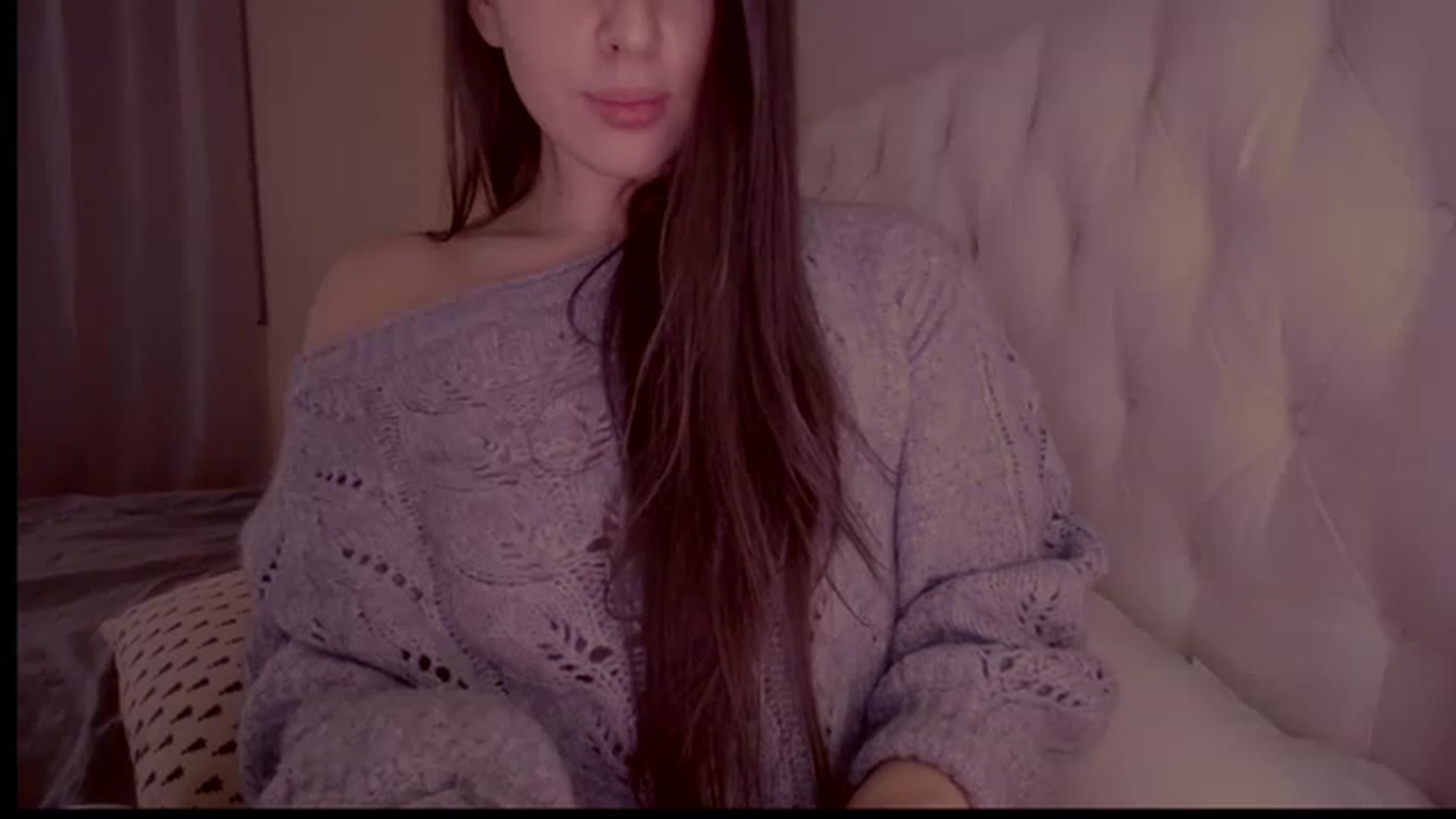Gallery image thumbnail from Isabelle's myfreecams stream on, 12/19/2022, 07:22 image 19 of 20
