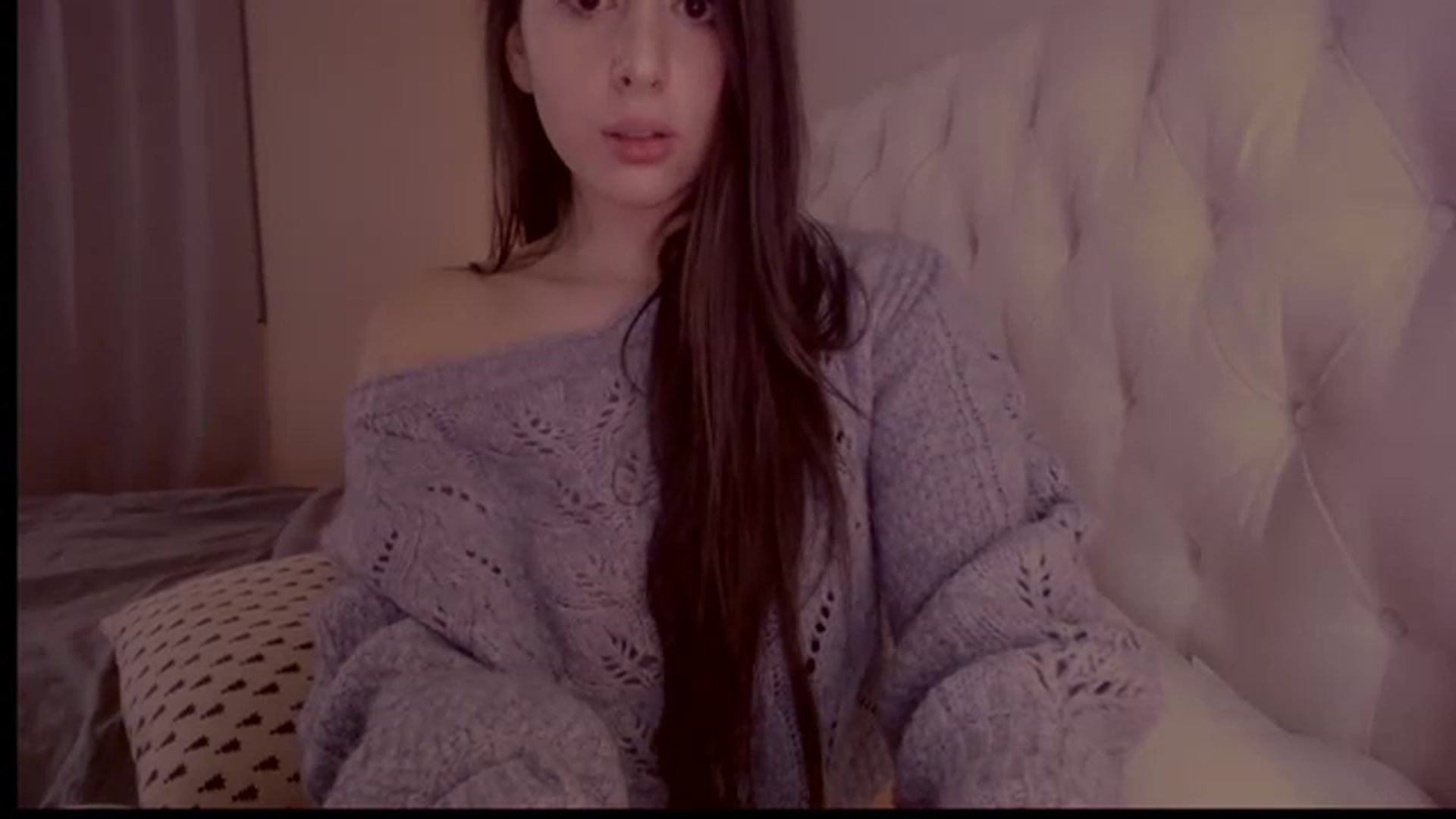 Gallery image thumbnail from Isabelle's myfreecams stream on, 12/19/2022, 07:22 image 17 of 20
