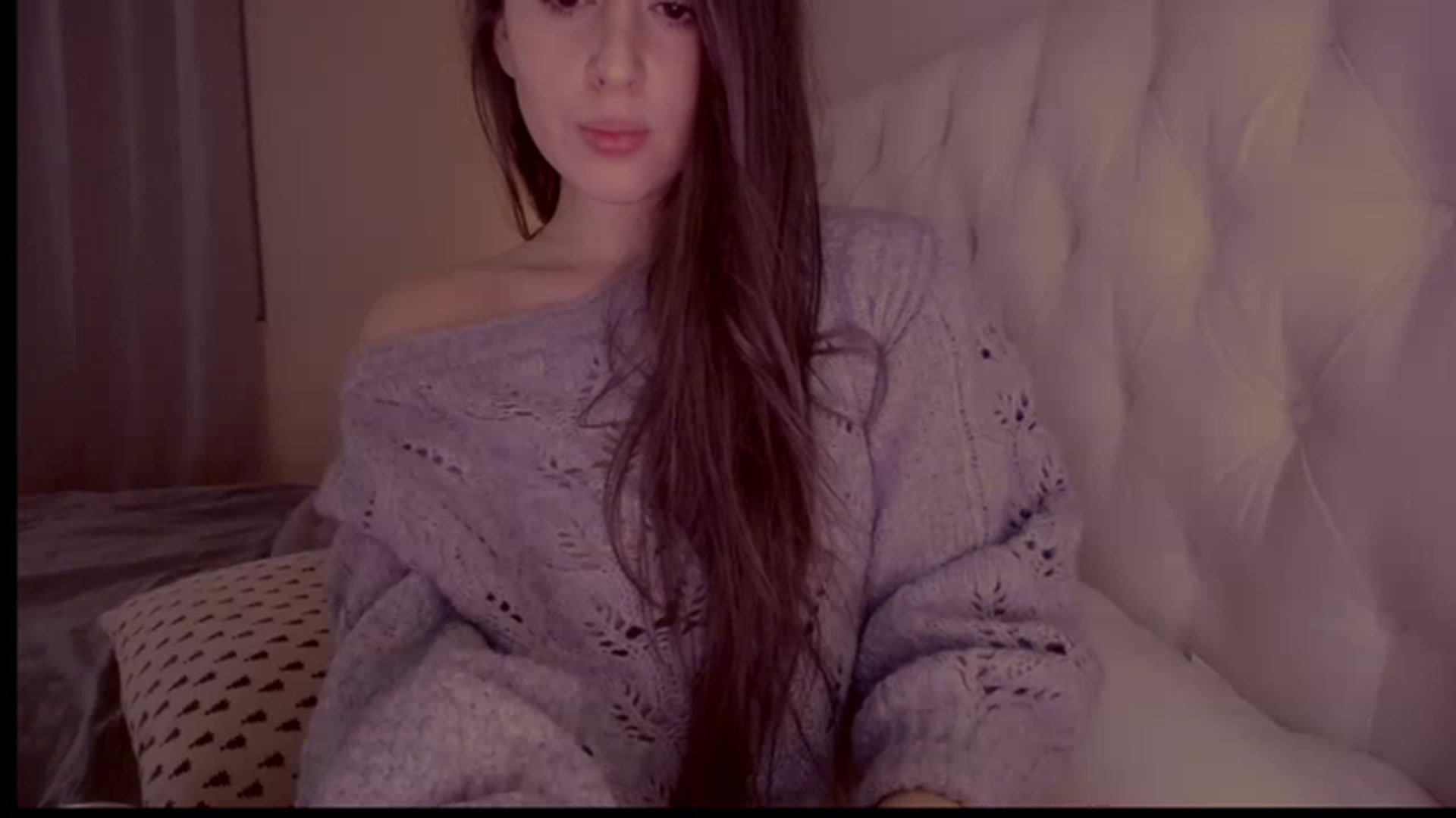 Gallery image thumbnail from Isabelle's myfreecams stream on, 12/19/2022, 07:22 image 4 of 20