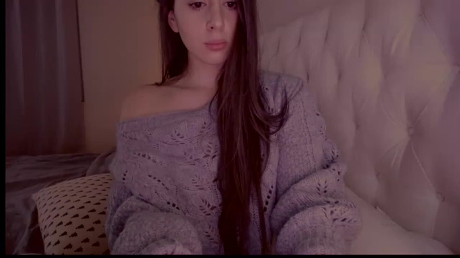 Gallery image thumbnail from Isabelle's myfreecams stream on, 12/19/2022, 07:22 image 15 of 20