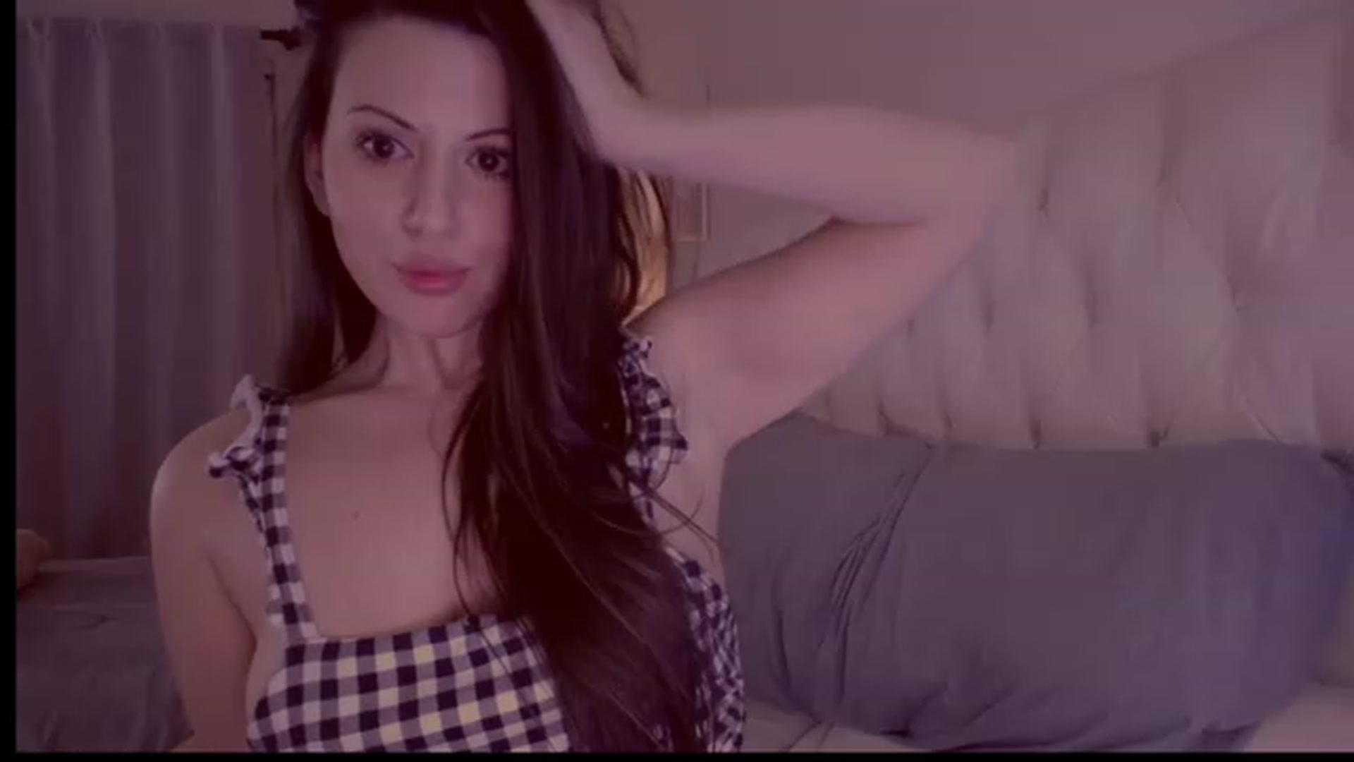 Gallery image thumbnail from Isabelle's myfreecams stream on, 12/21/2022, 07:20 image 9 of 20