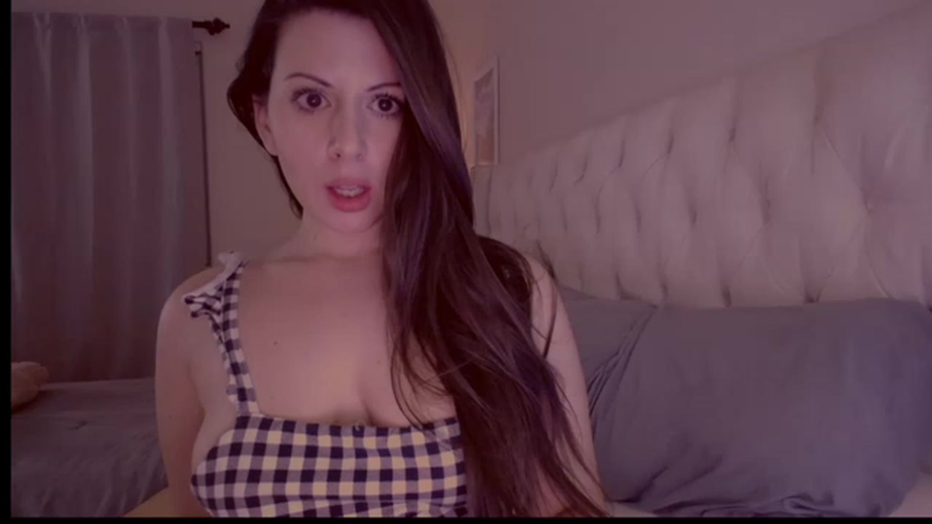Gallery image thumbnail from Isabelle's myfreecams stream on, 12/21/2022, 07:20 image 12 of 20