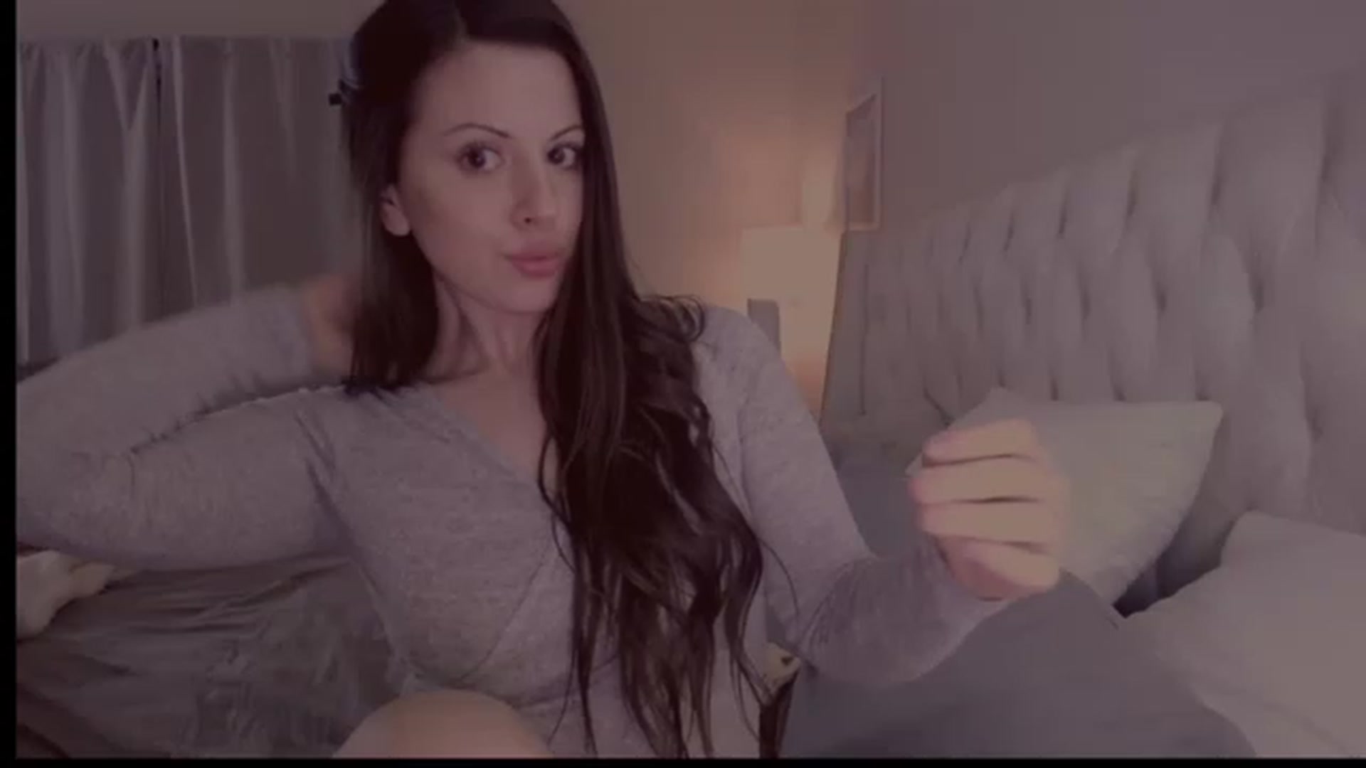 Gallery image thumbnail from Isabelle's myfreecams stream on, 12/30/2022, 07:18 image 18 of 20
