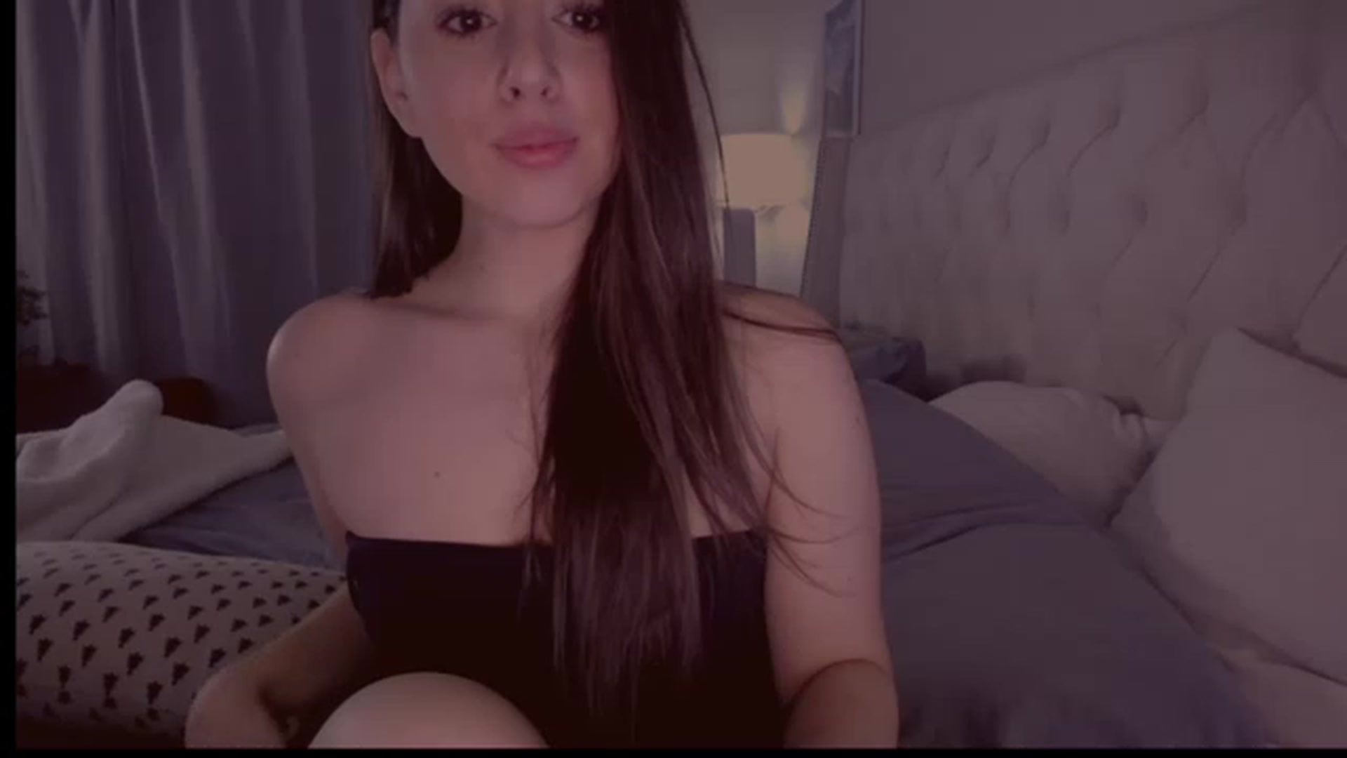 Gallery image thumbnail from Isabelle's myfreecams stream on, 01/05/2023, 07:53 image 7 of 20