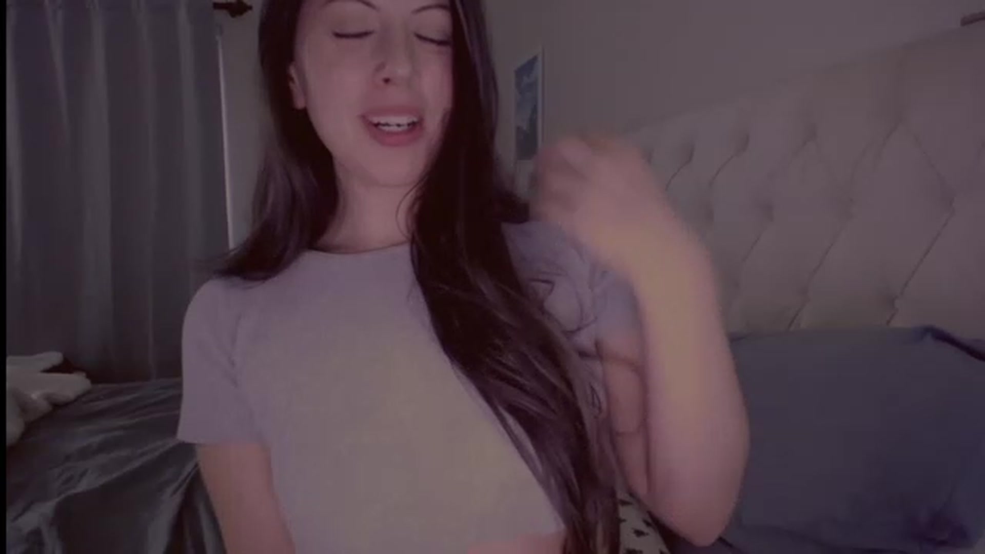 Gallery image thumbnail from Isabelle's myfreecams stream on, 01/10/2023, 24:34 image 8 of 20