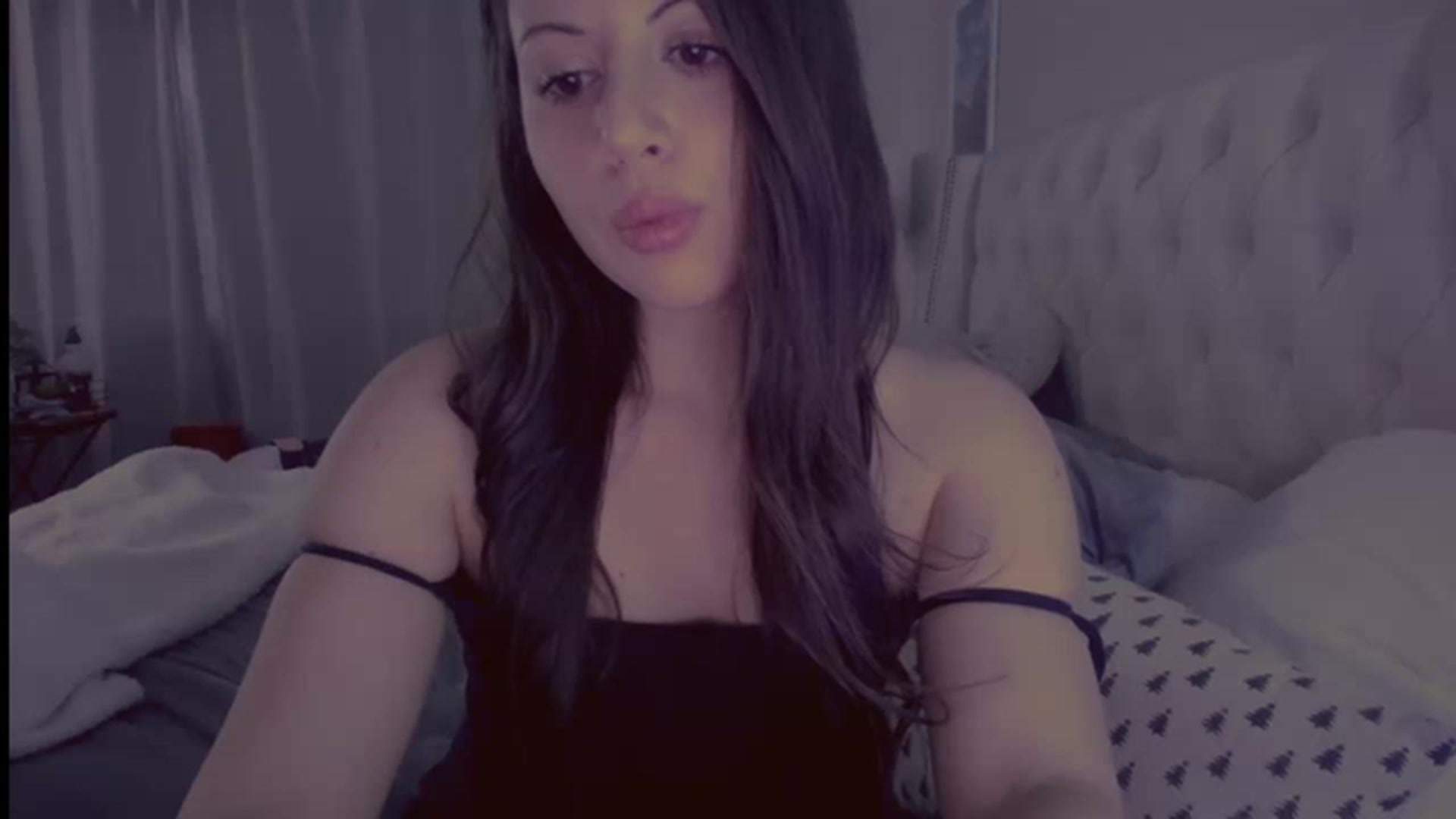 Gallery image thumbnail from Isabelle's myfreecams stream on, 01/16/2023, 23:32 image 10 of 20