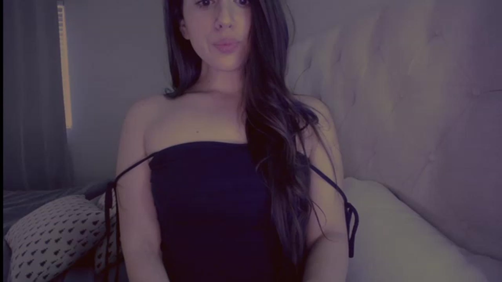 Gallery image thumbnail from Isabelle's myfreecams stream on, 01/17/2023, 24:28 image 12 of 20