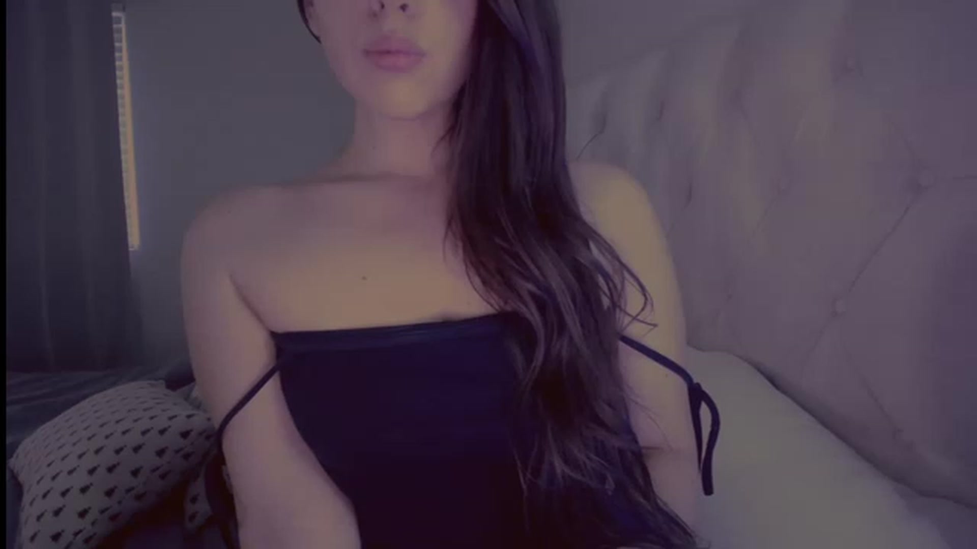 Gallery image thumbnail from Isabelle's myfreecams stream on, 01/17/2023, 24:28 image 16 of 20