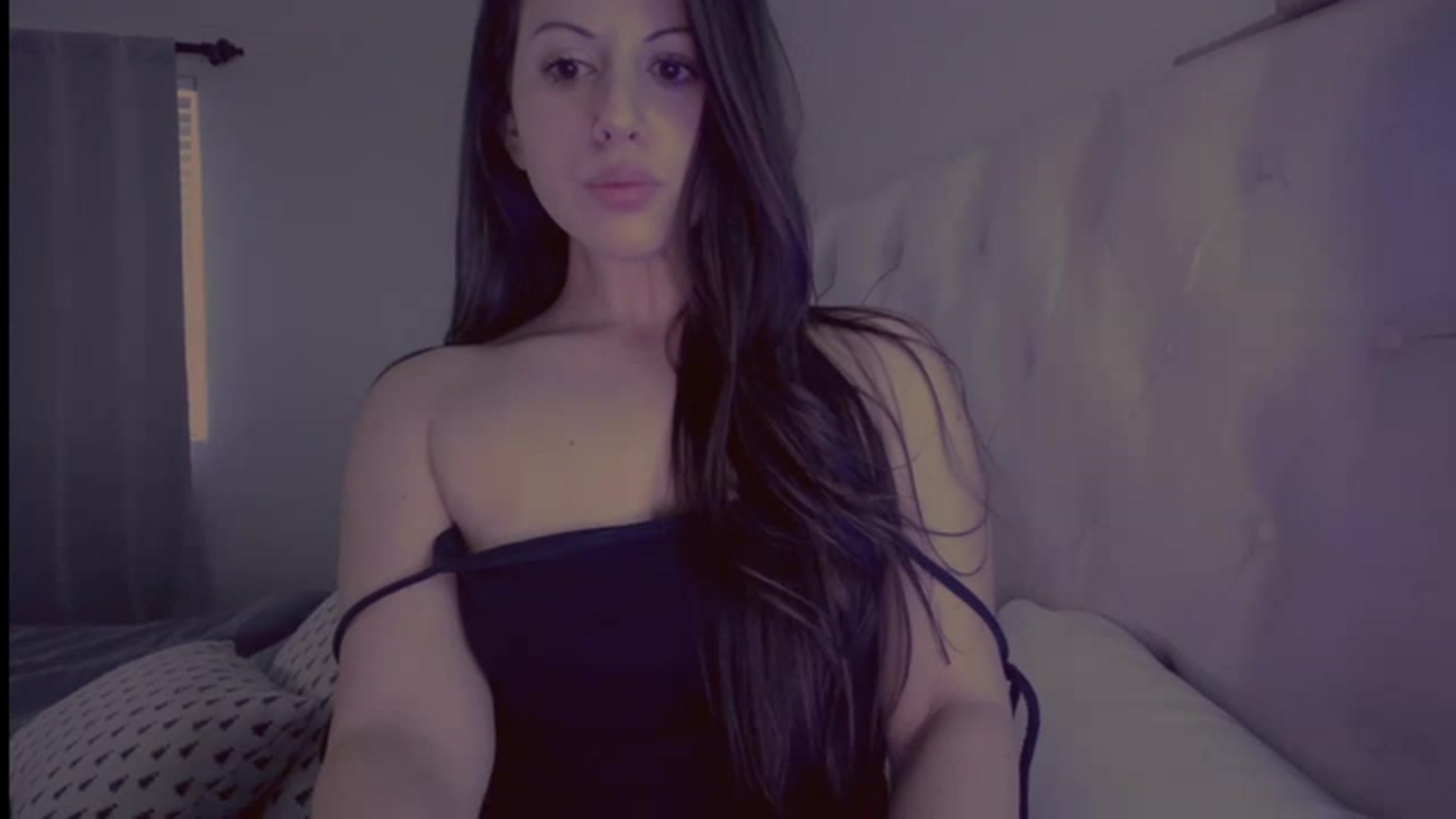 Gallery image thumbnail from Isabelle's myfreecams stream on, 01/17/2023, 24:28 image 6 of 20