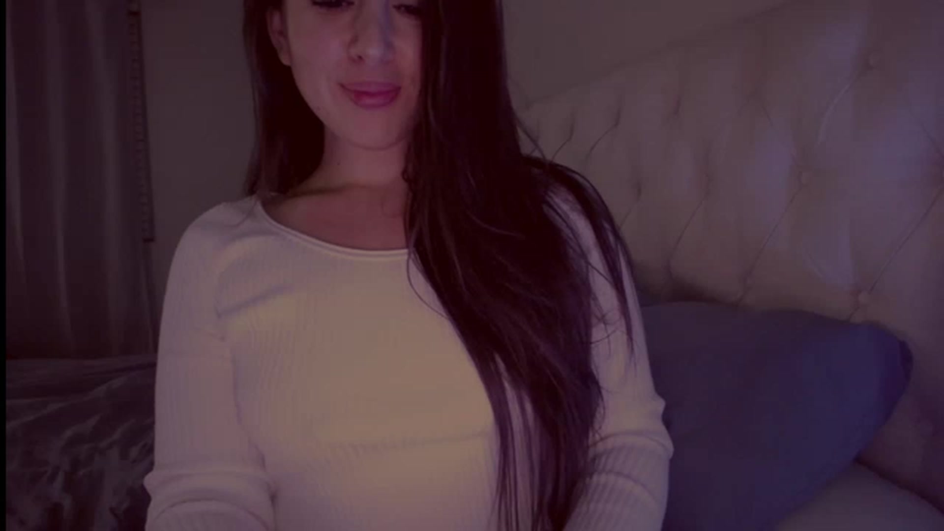 Gallery image thumbnail from Isabelle's myfreecams stream on, 02/07/2023, 10:22 image 19 of 20