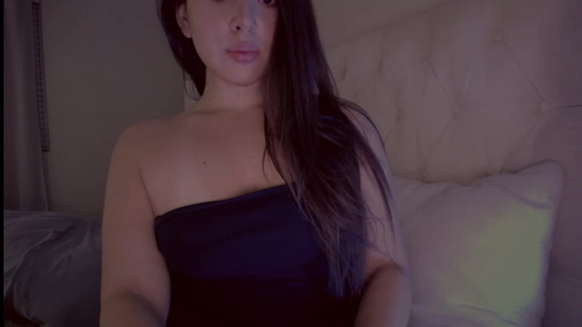 Gallery image thumbnail from Isabelle's myfreecams stream on, 02/12/2023, 11:50 image 6 of 20